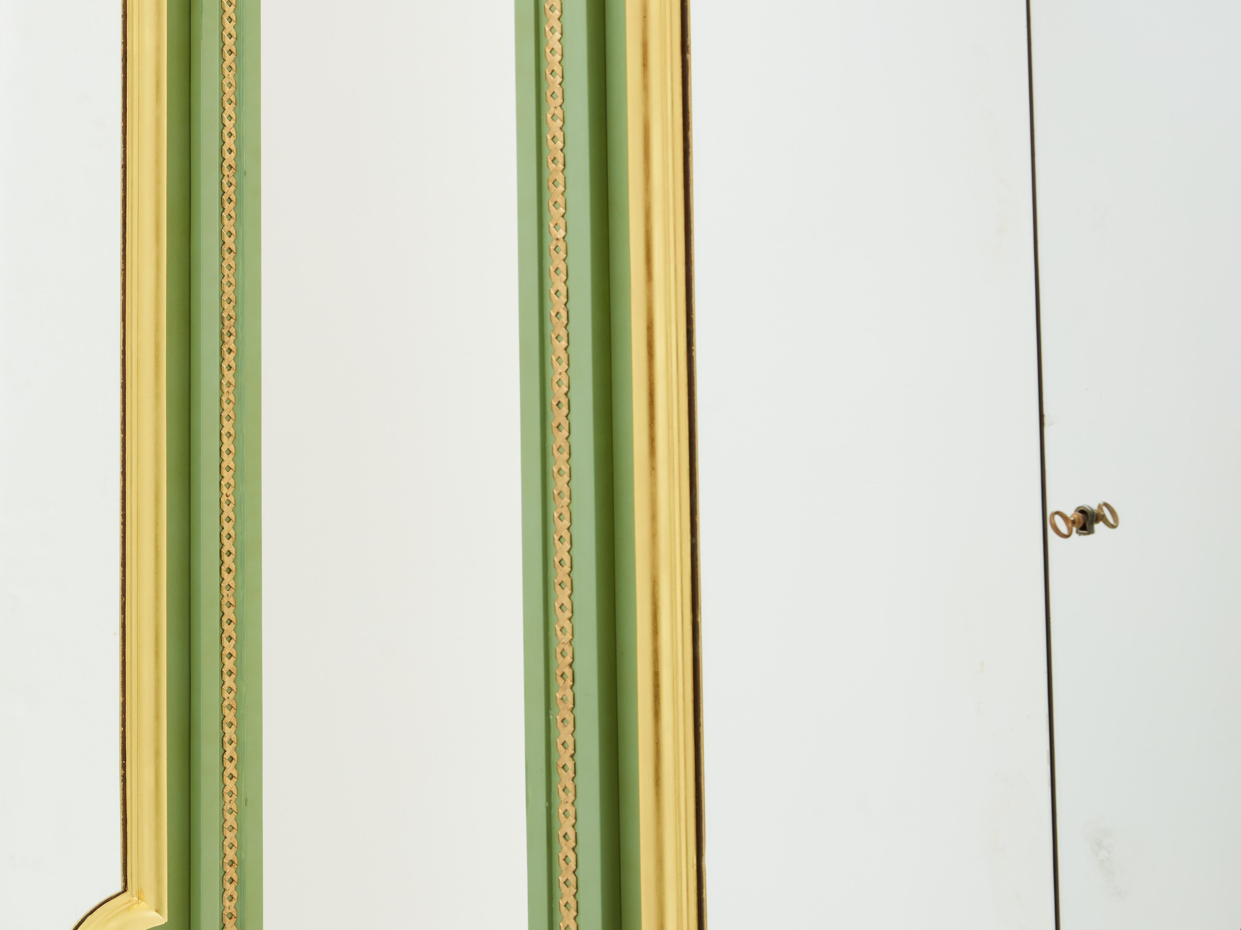 André Arbus paire d'armoires laquées vert céladon laiton doré 1930 en vente 7