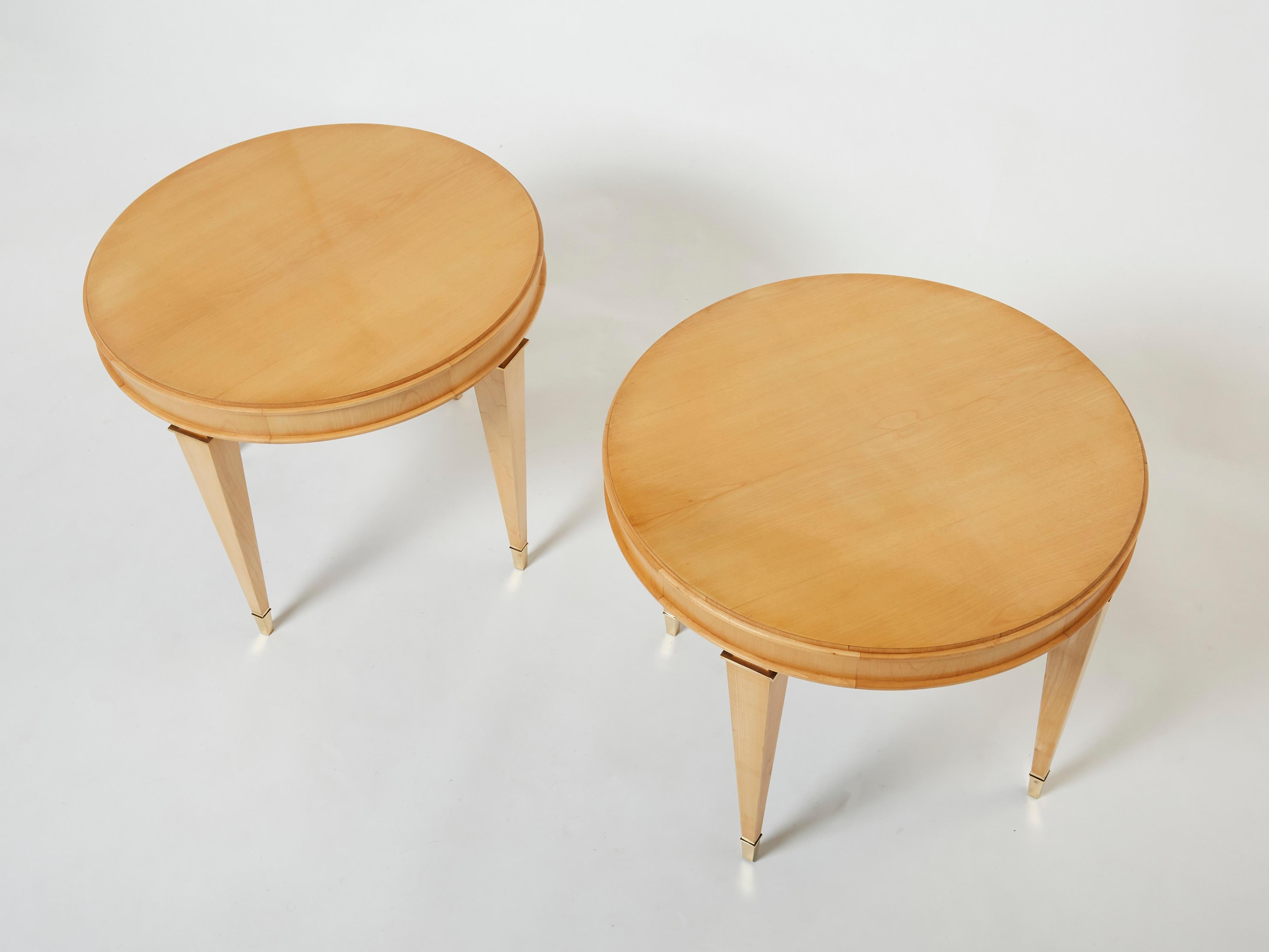 André Arbus Pair of Sycamore Brass Neoclassical Gueridon Tables 1940s In Good Condition For Sale In Paris, IDF