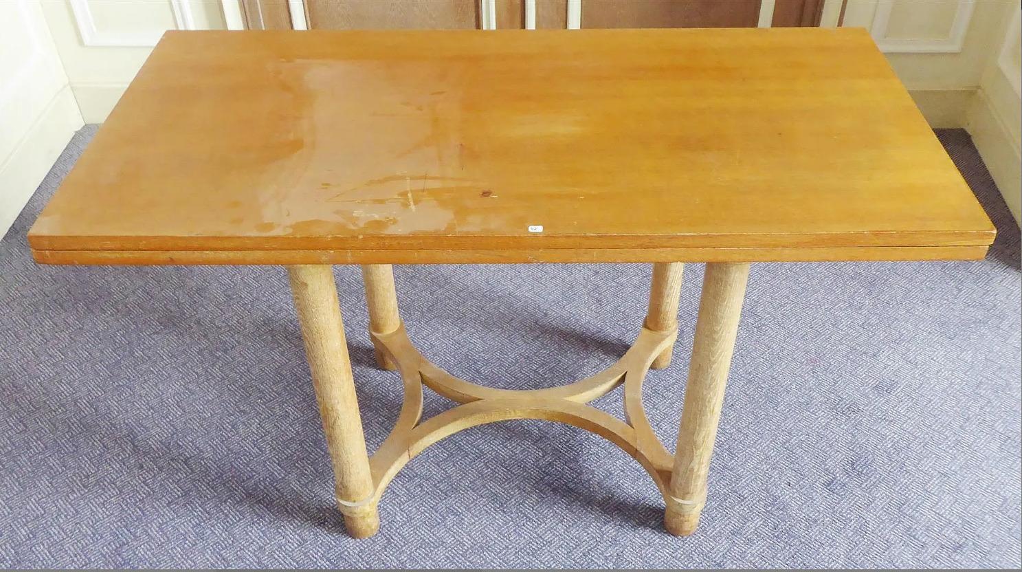 André Arbus, rectangular swivel table with ceruse oak.
Furniture created by André Arbus for the Chamber of Commerce and Industry of Loiret (Pays de la Loire) in the 1950s.
Measures: 77 x 129 x 64 cm
and 75 x 129 x 128 cm.