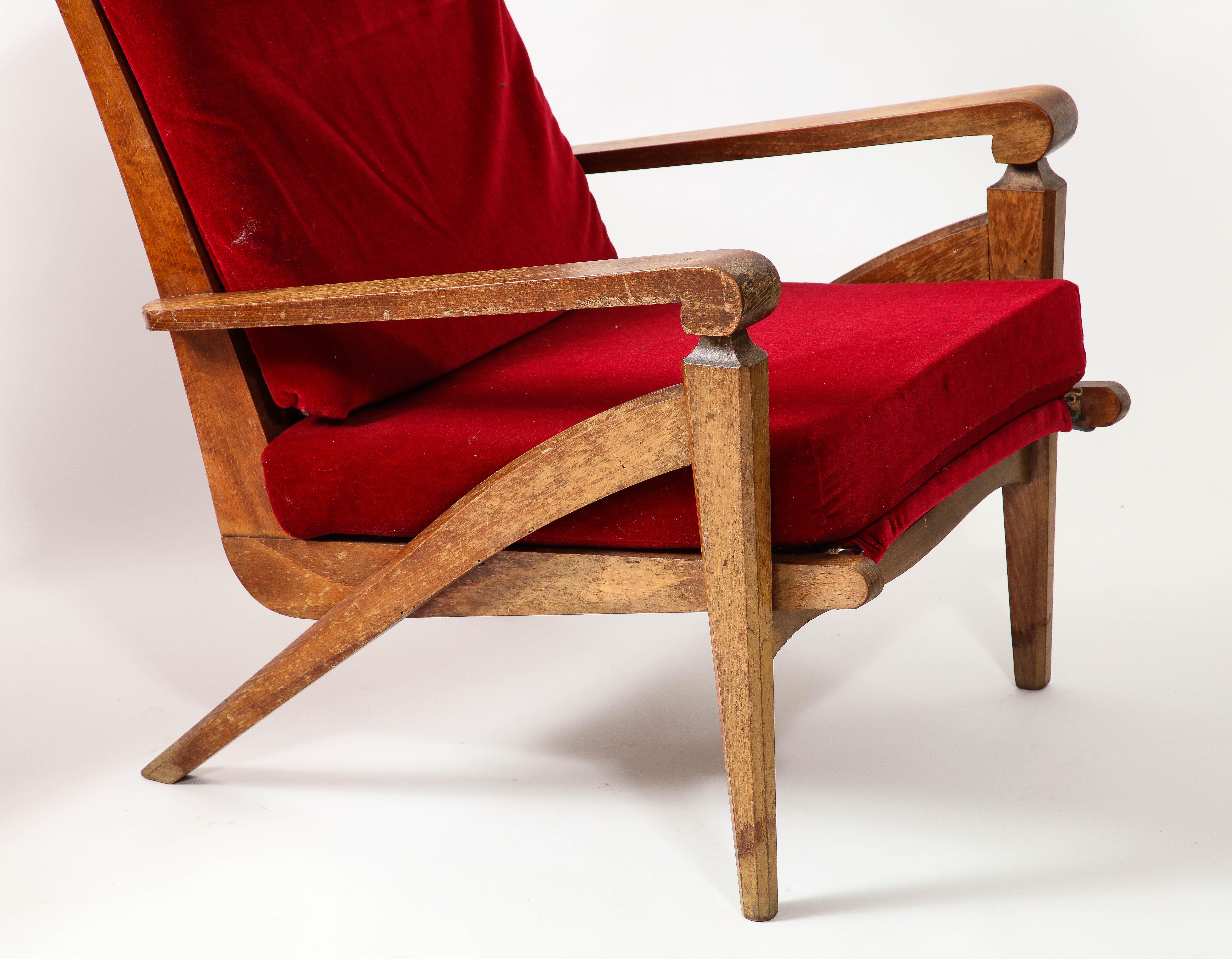 André Arbus Stil Paar Sessel aus Nussbaumholz, Frankreich 1950er Jahre im Zustand „Gut“ im Angebot in New York, NY