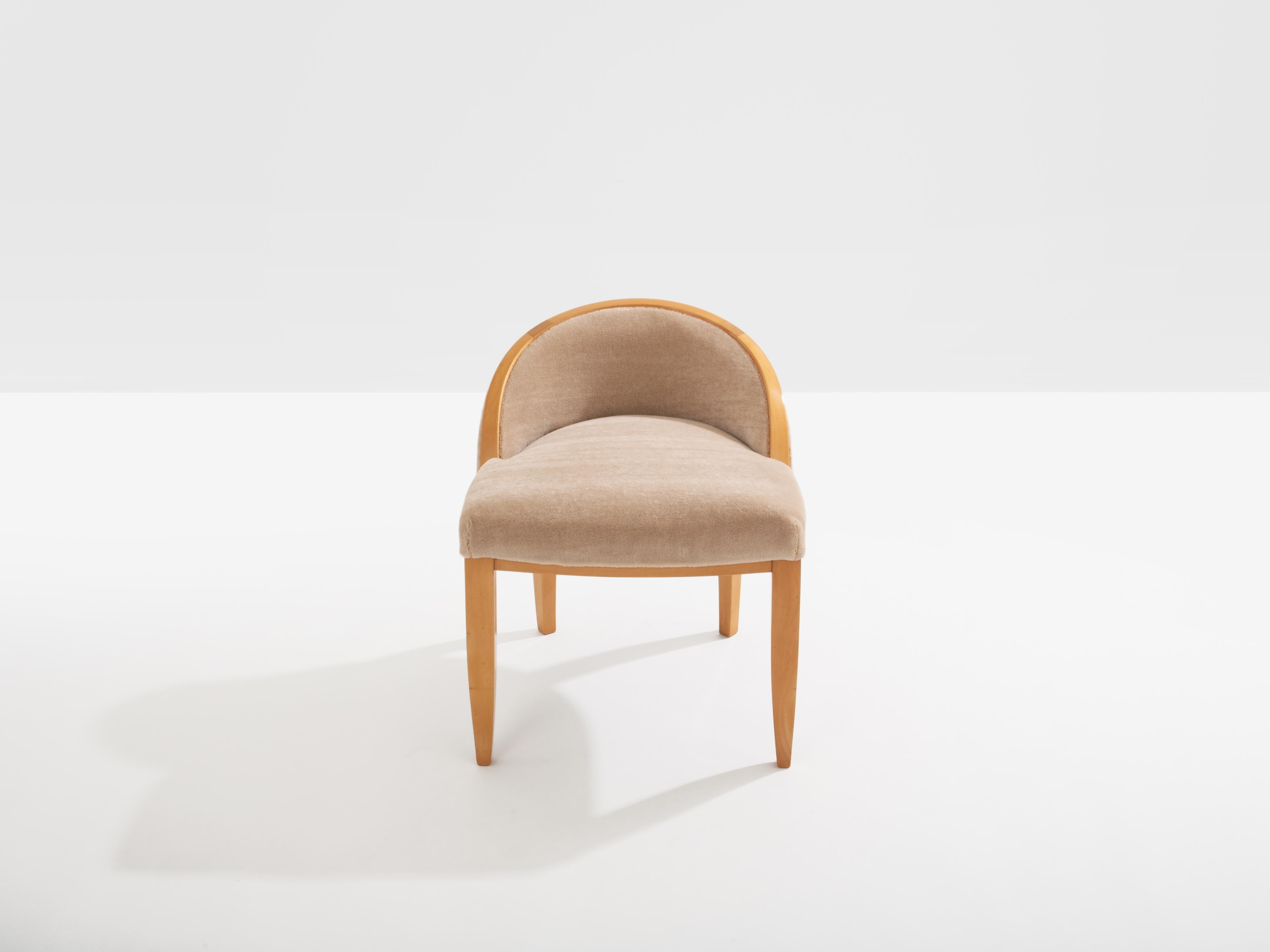 André Arbus Sycamore Mohair Samt Schreibtisch oder Eitelkeit Tisch Stuhl 1934 (Art déco) im Angebot