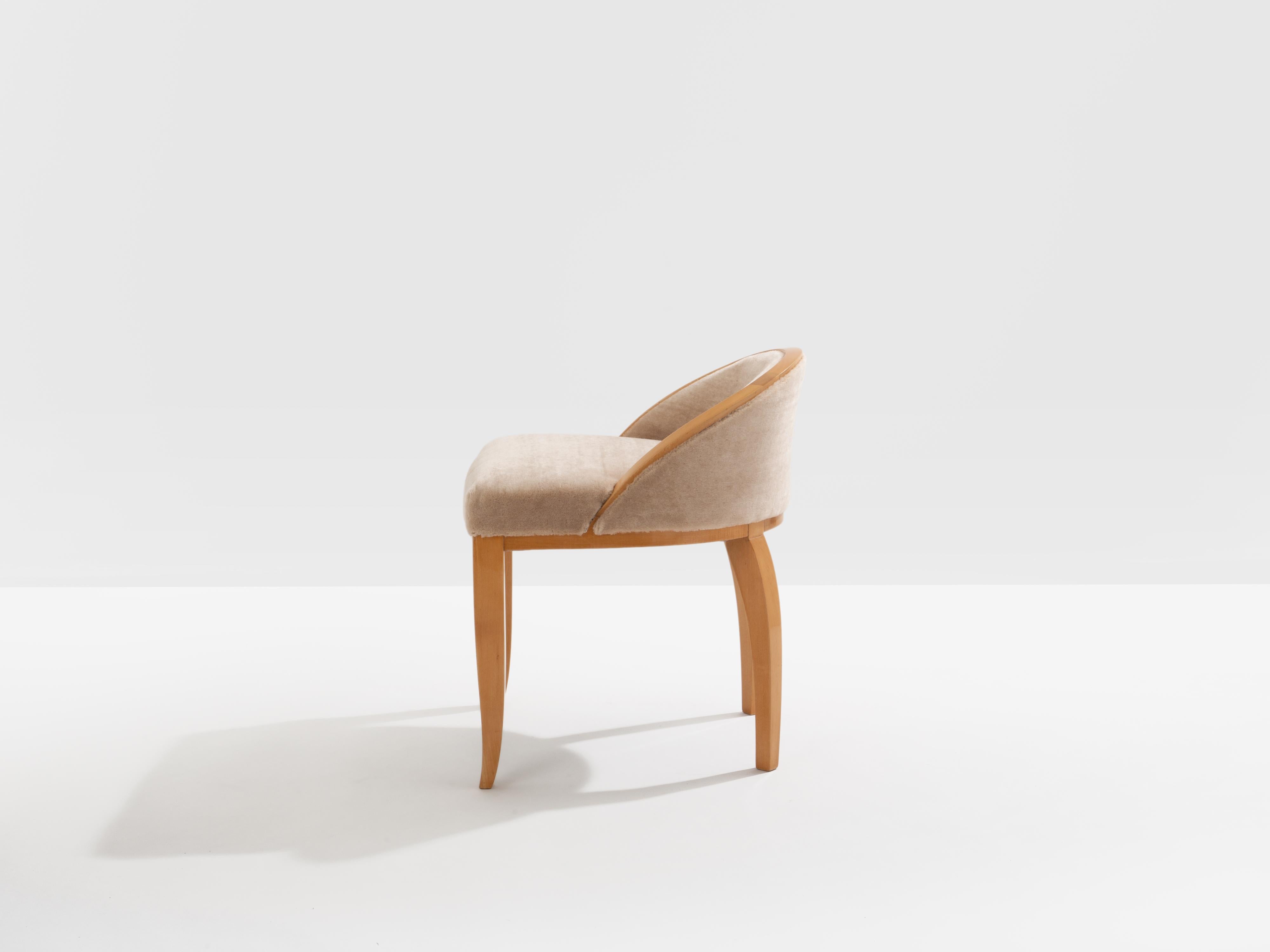 André Arbus Sycamore Mohair Samt Schreibtisch oder Eitelkeit Tisch Stuhl 1934 (Französisch) im Angebot