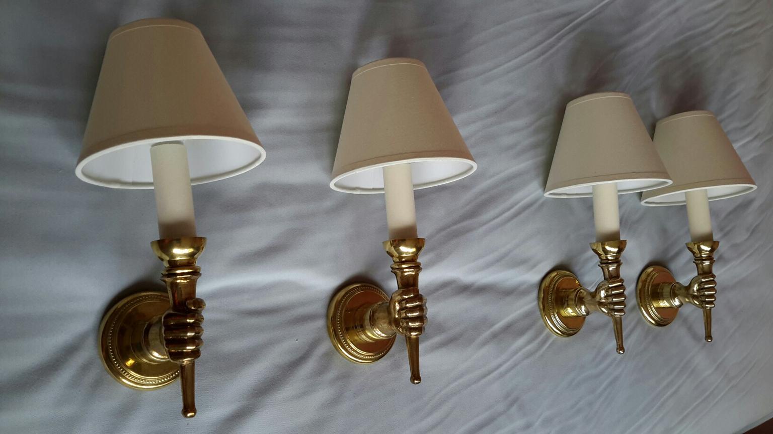 Two pairs of elegant golden sconces, in French Neoclassical style in gilt bronze, attributed to Andrè Arbus
France, 1950s.
In an excellent original condition, the electric part has been completely renewed and fits the US standards. (max 40 watts