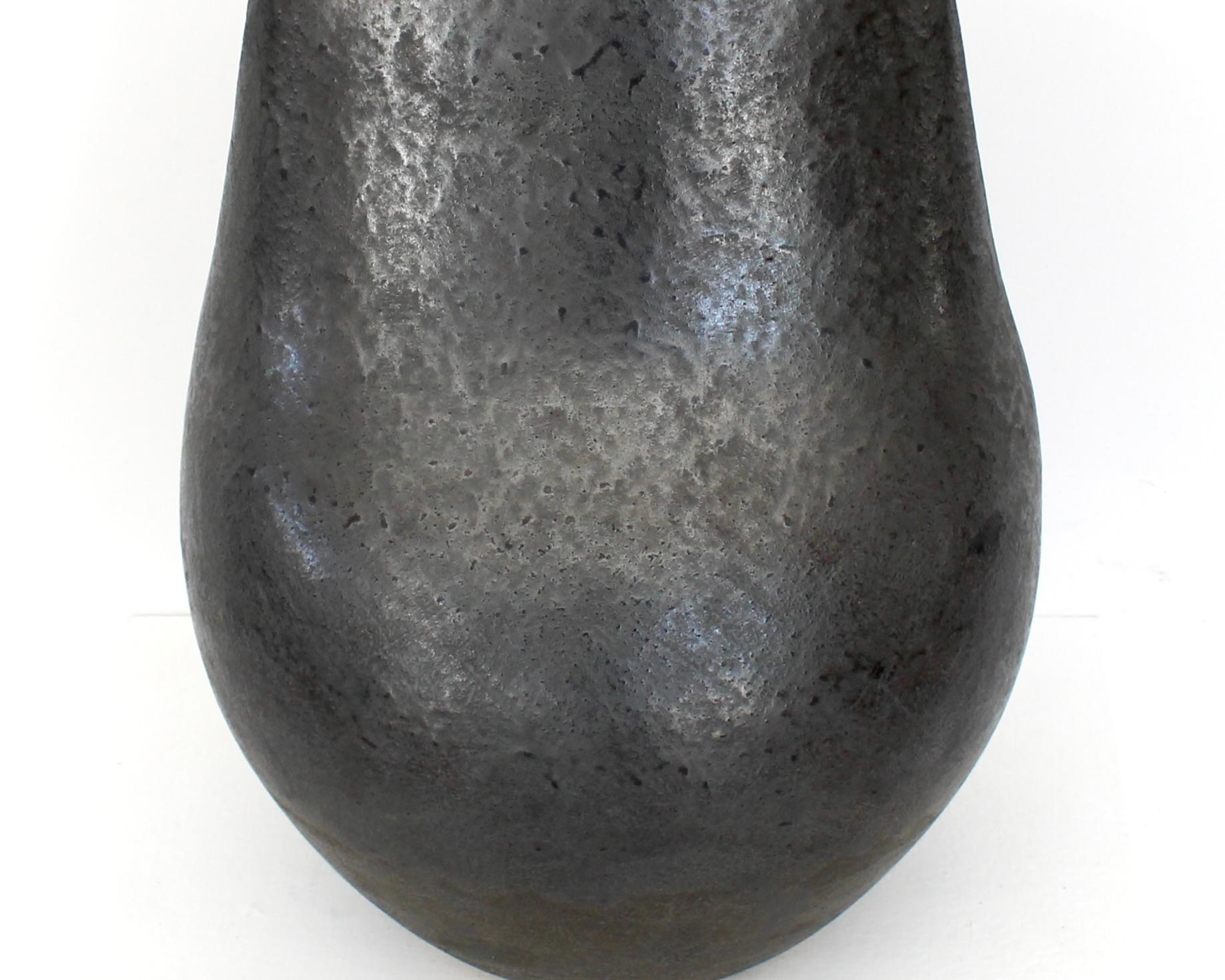 Andre Bloch Vaso basso francese in ceramica con smalto nero c 2024 in vendita 4