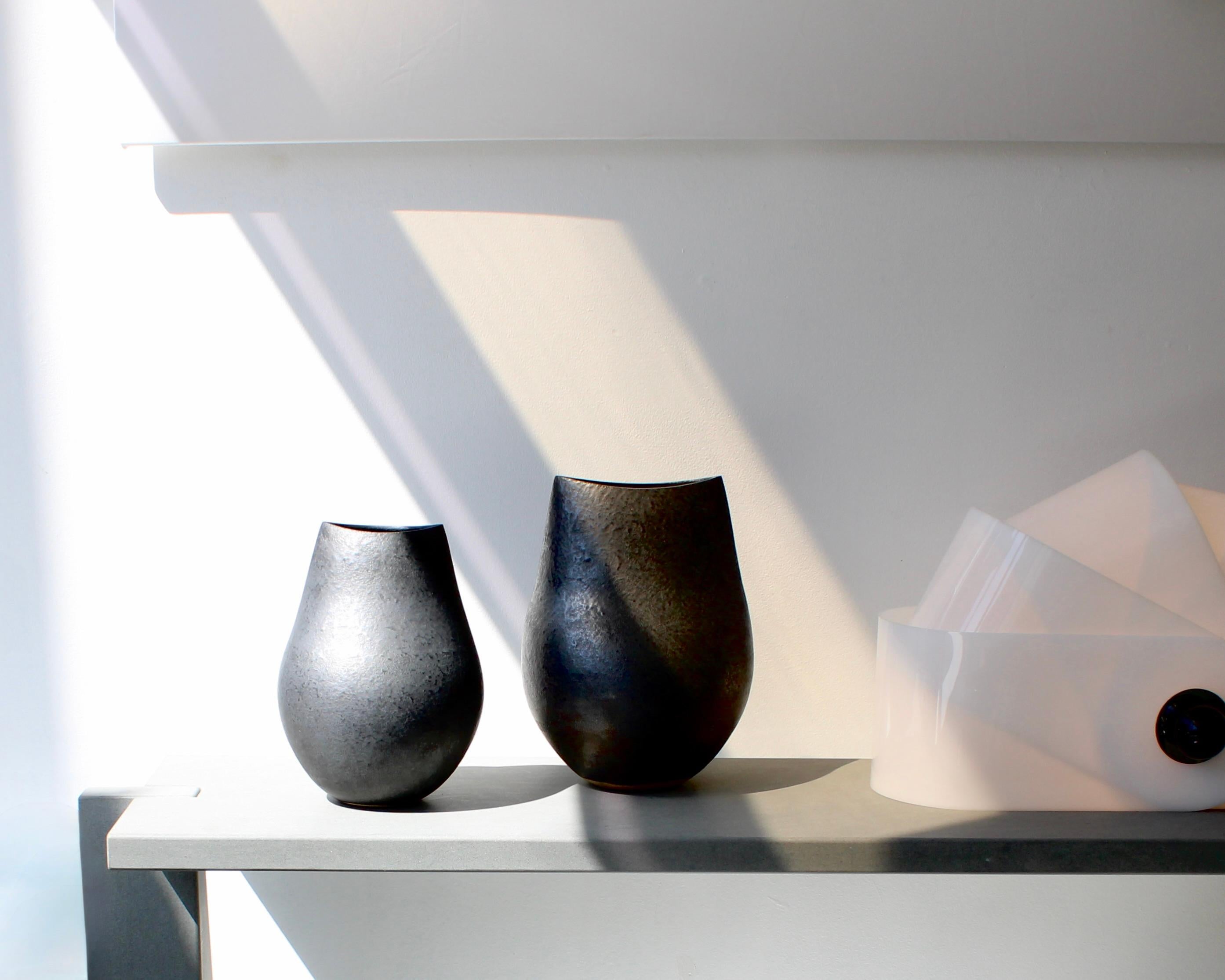 Andre Bloch Vaso basso francese in ceramica con smalto nero c 2024 in vendita 5