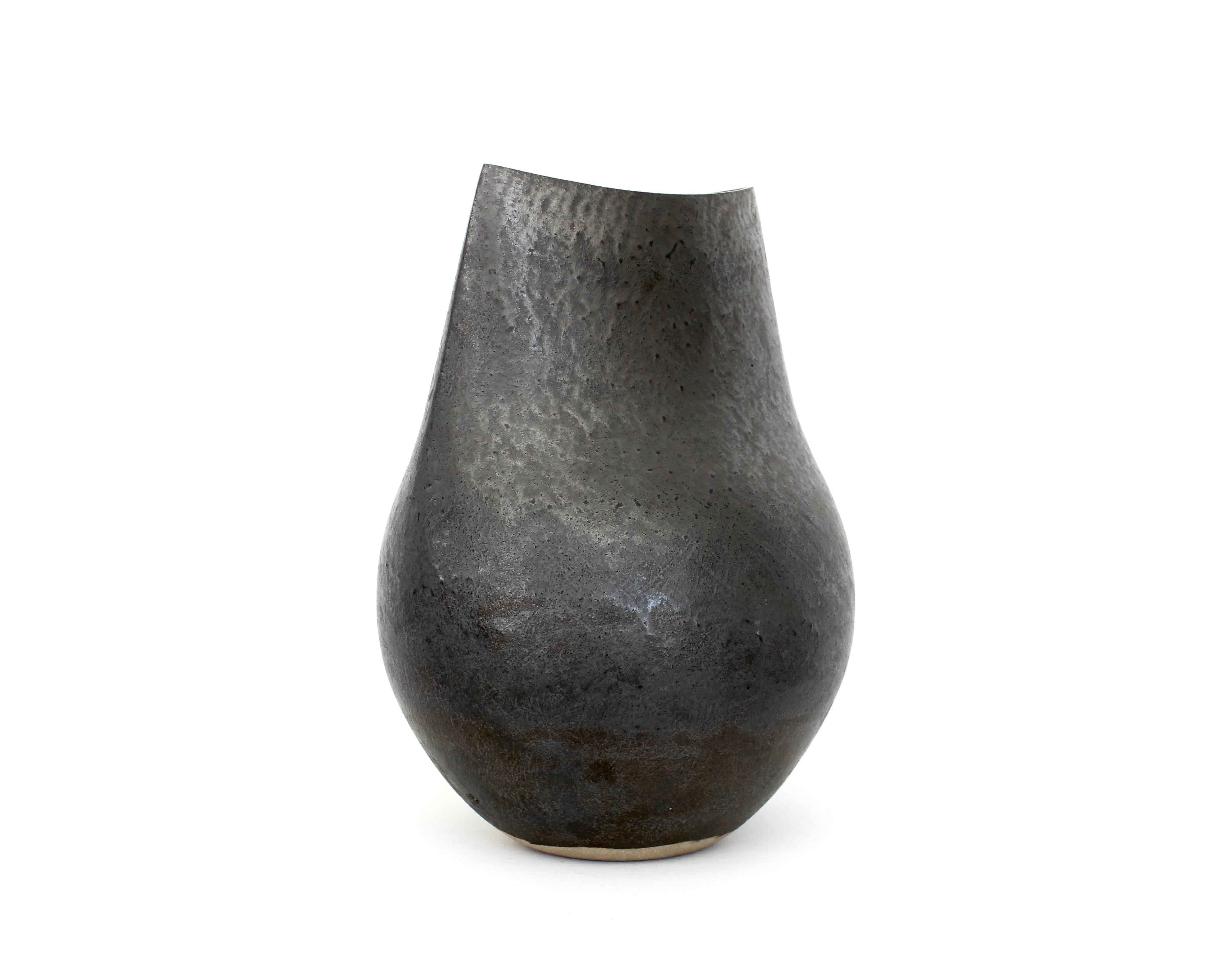 Andre Bloch Vaso basso francese in ceramica con smalto nero c 2024 In condizioni Nuovo in vendita a Chicago, IL