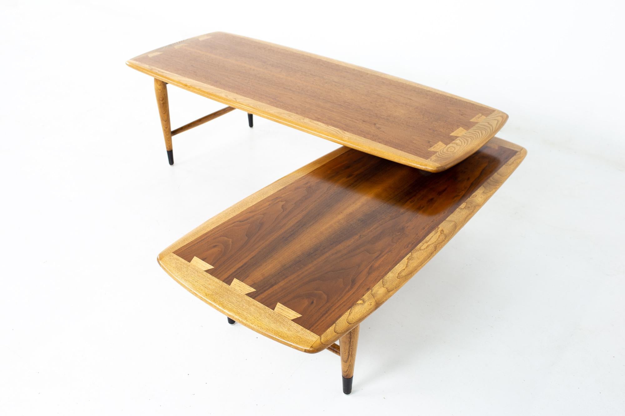 Andre Bus for Lane Acclaim MCM Walnut and Oak Dovetail Switchblade Coffee Table In Good Condition In Countryside, IL