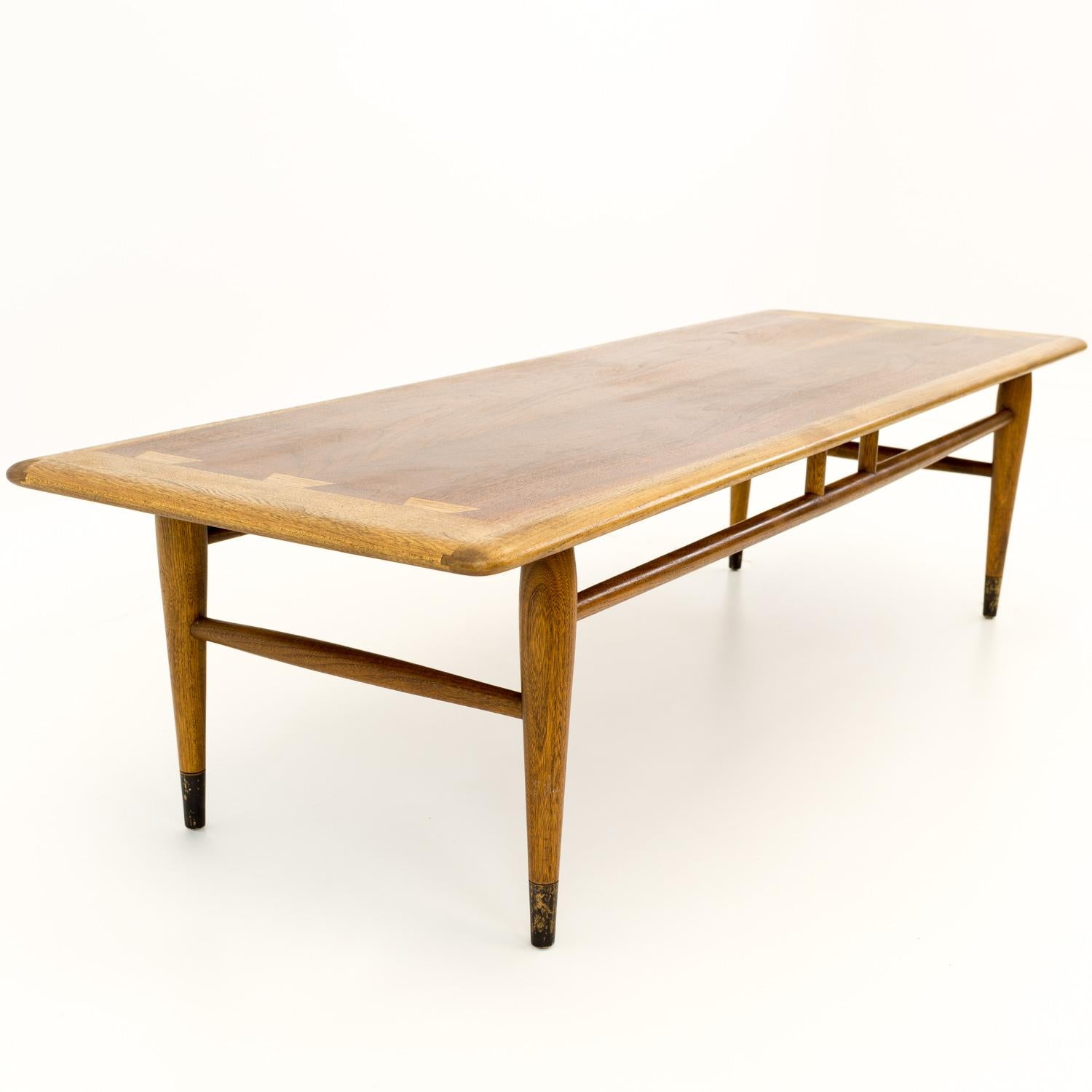 Andre Bus for Lane Acclaim Mid Century Walnut Dovetail Coffee Table In Good Condition In Countryside, IL