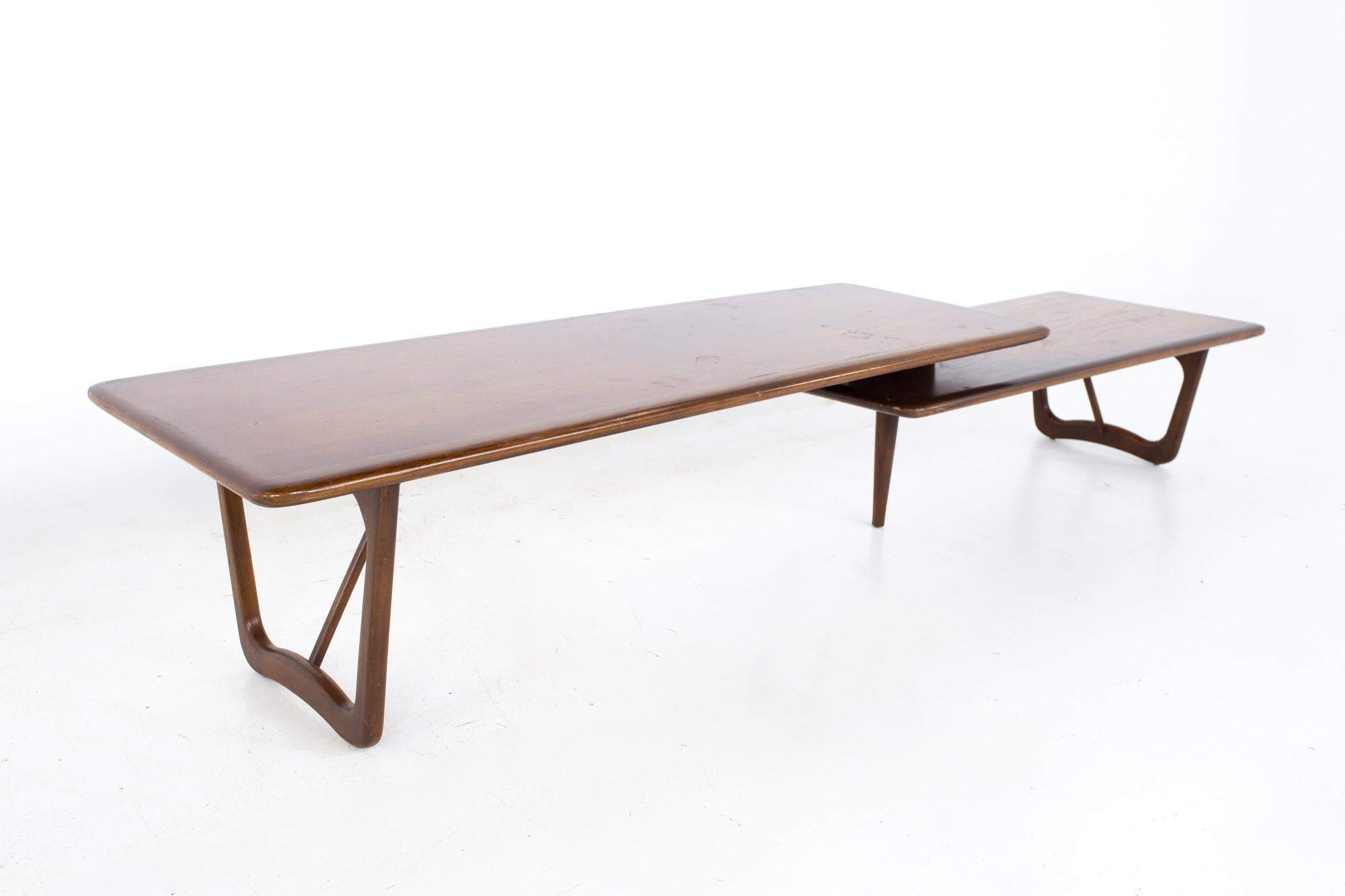 Andre Bus for Lane Perception Mid Century Walnut Switchblade Coffee Table In Good Condition In Countryside, IL