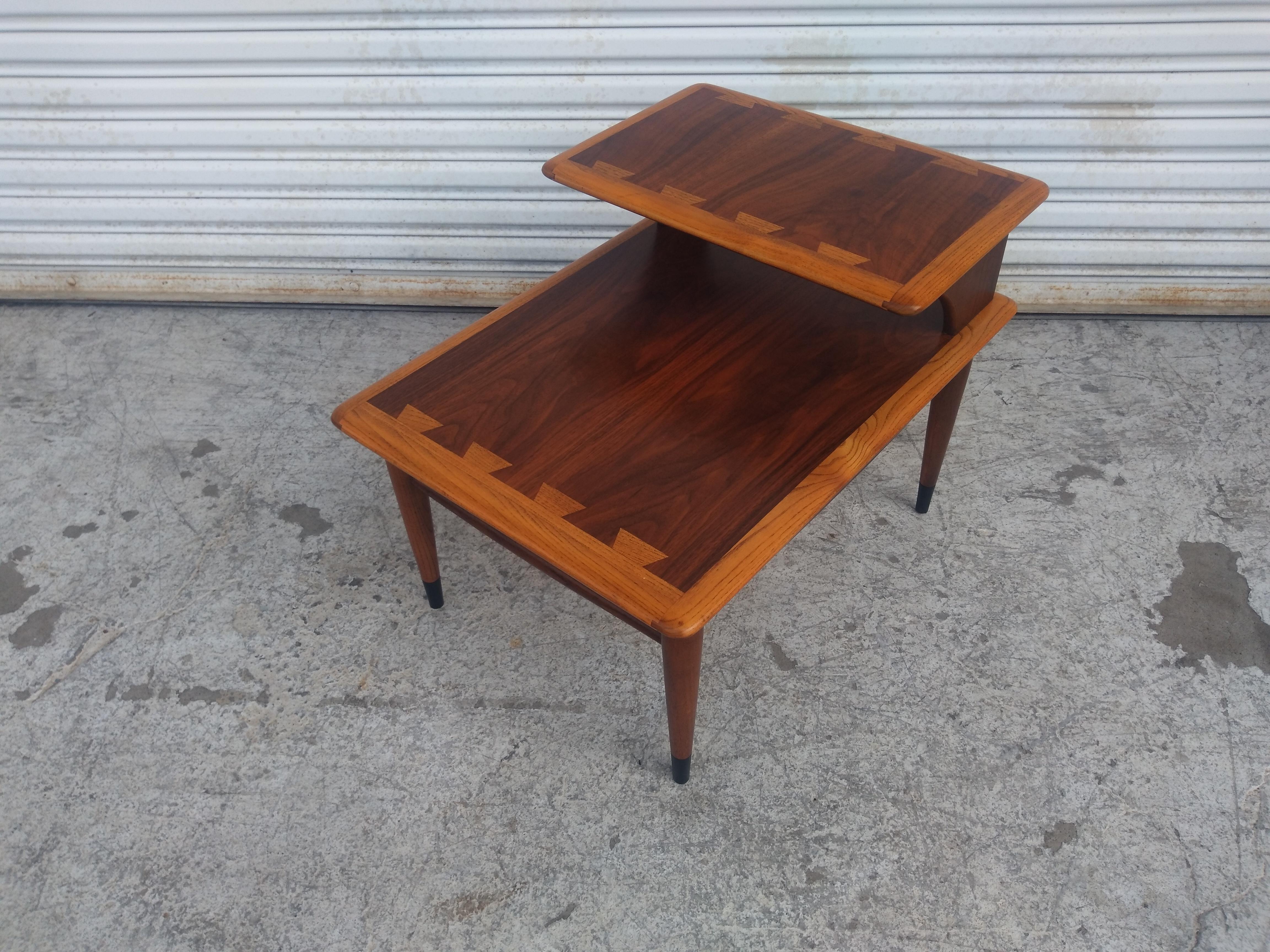 Andre Bus Step End Table for Lane Acclaim Furniture In Good Condition For Sale In Pasadena, TX