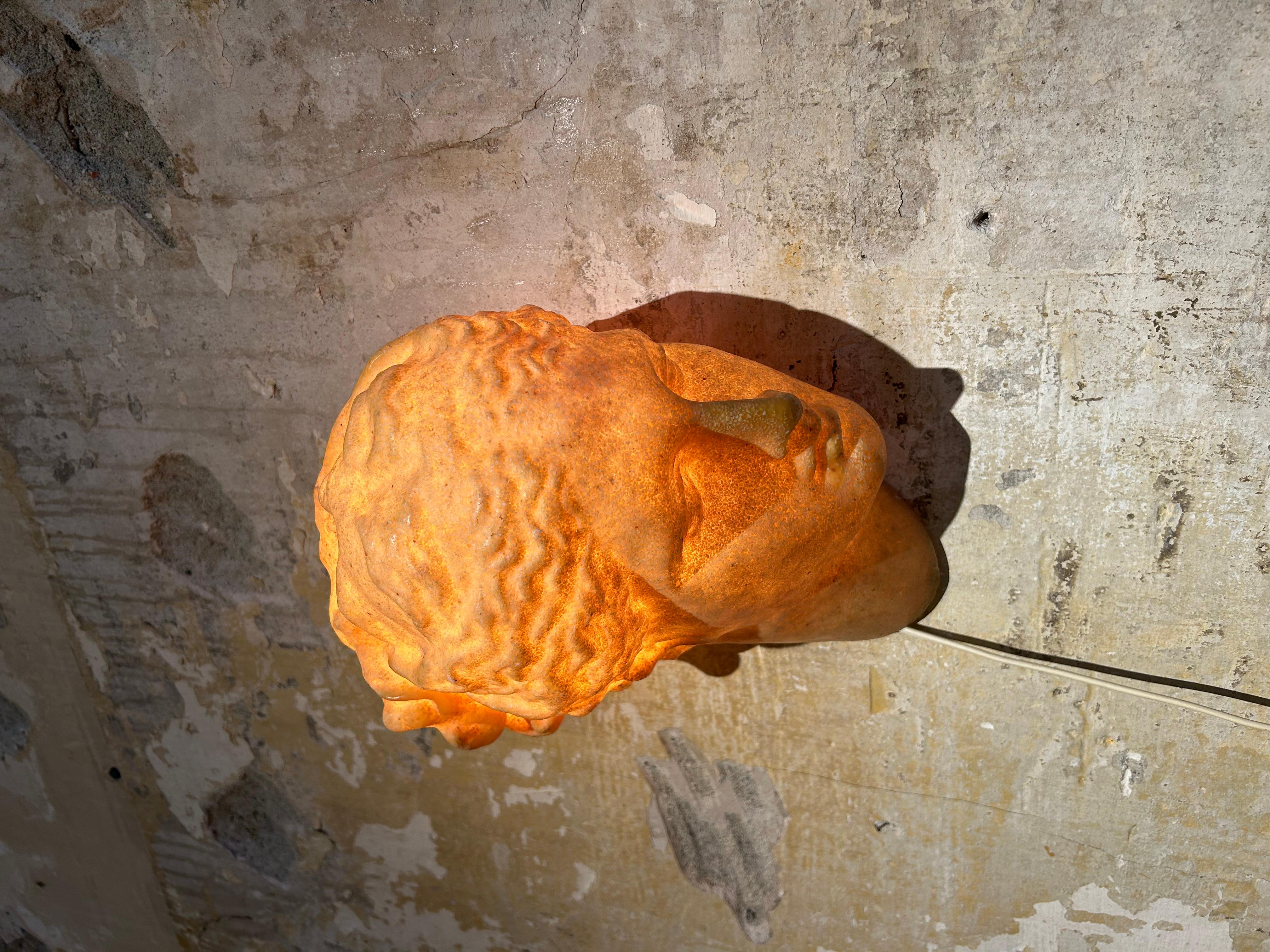 Resina André Cazenave - Lampada da parete Aphrodite in vendita