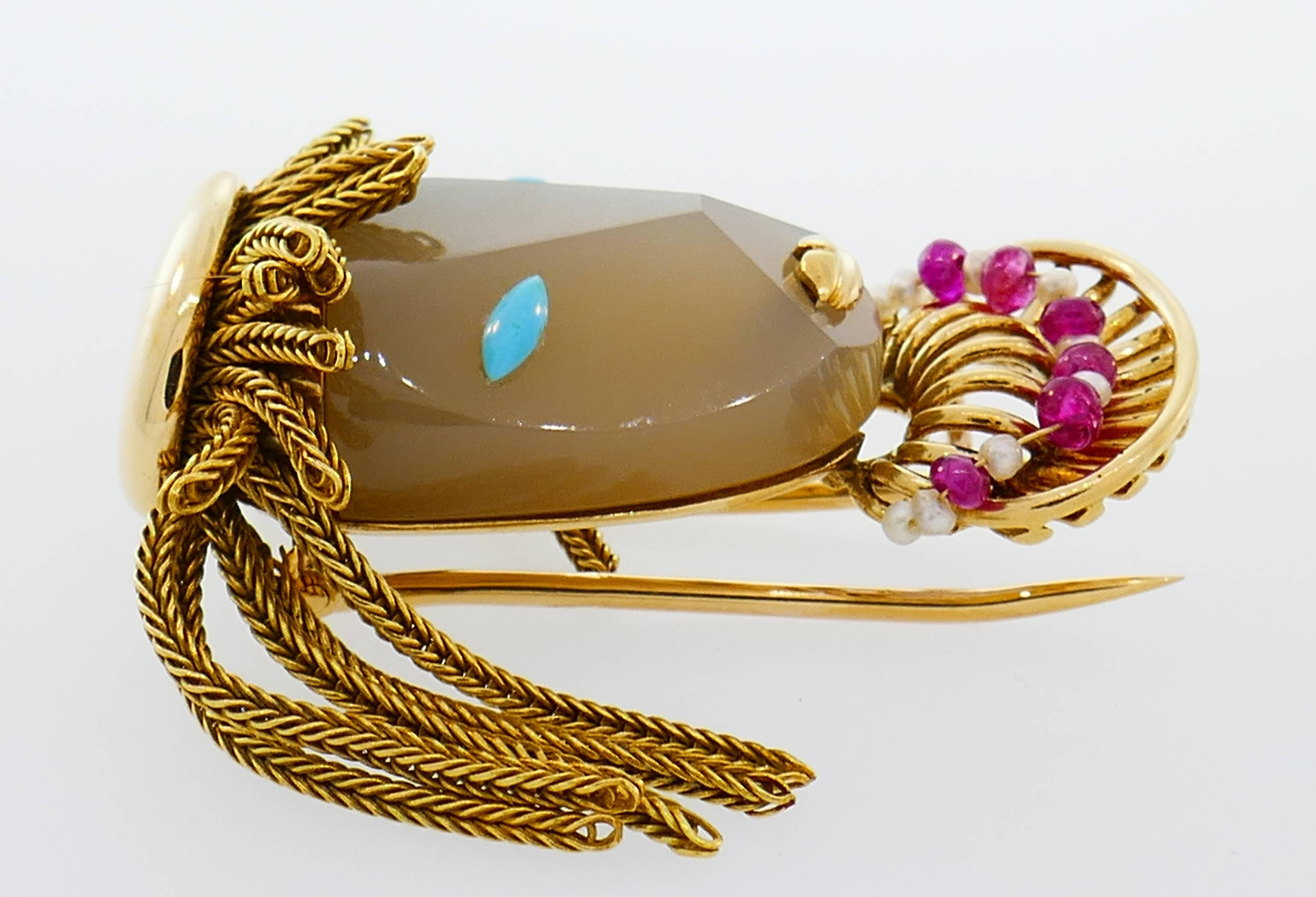 Broche avec clip épingle Andre Col en or avec rubis, turquoise et perles Unisexe en vente