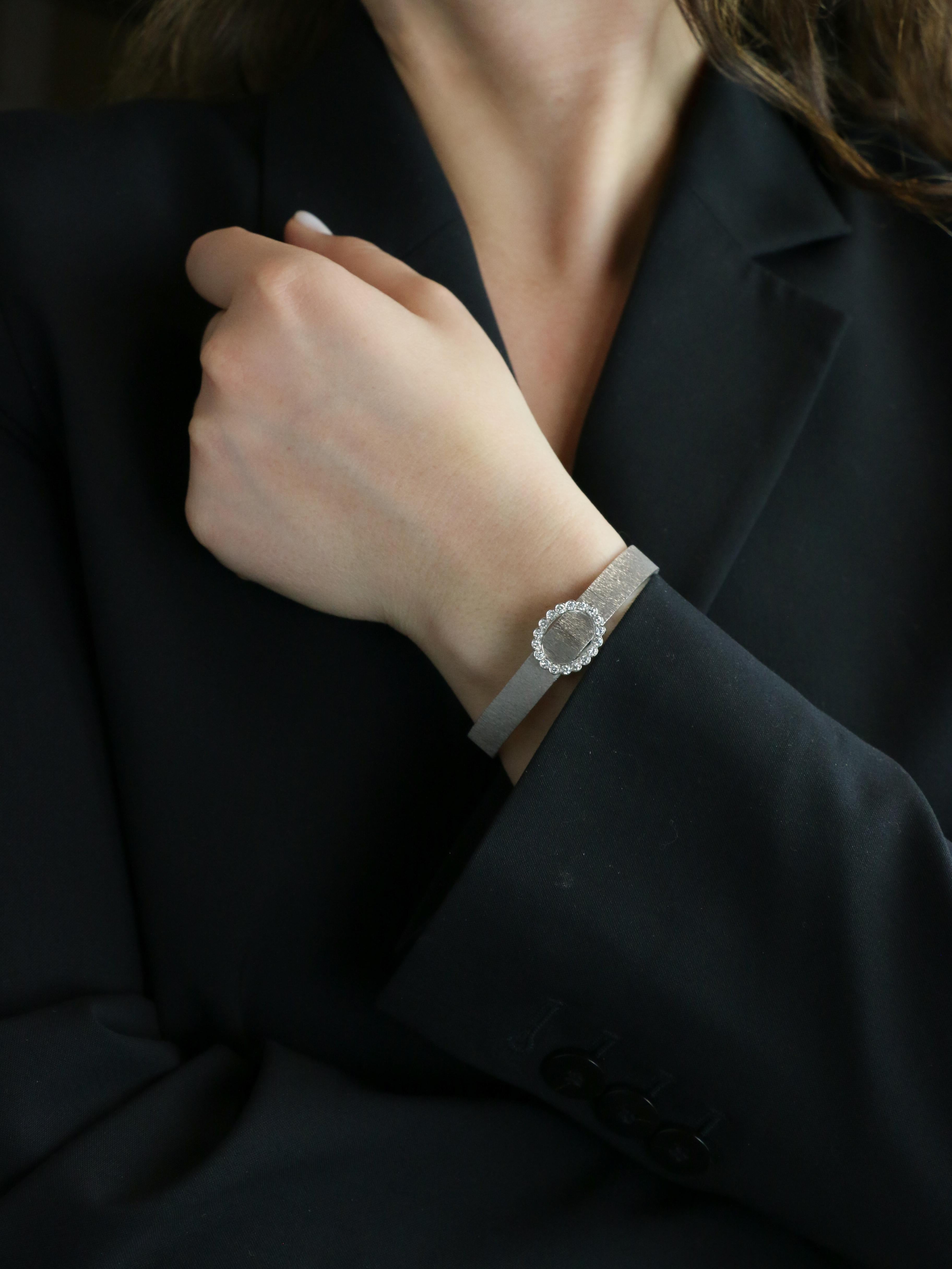 Orologio segreto di Andre COL in oro bianco e diamanti in vendita 7