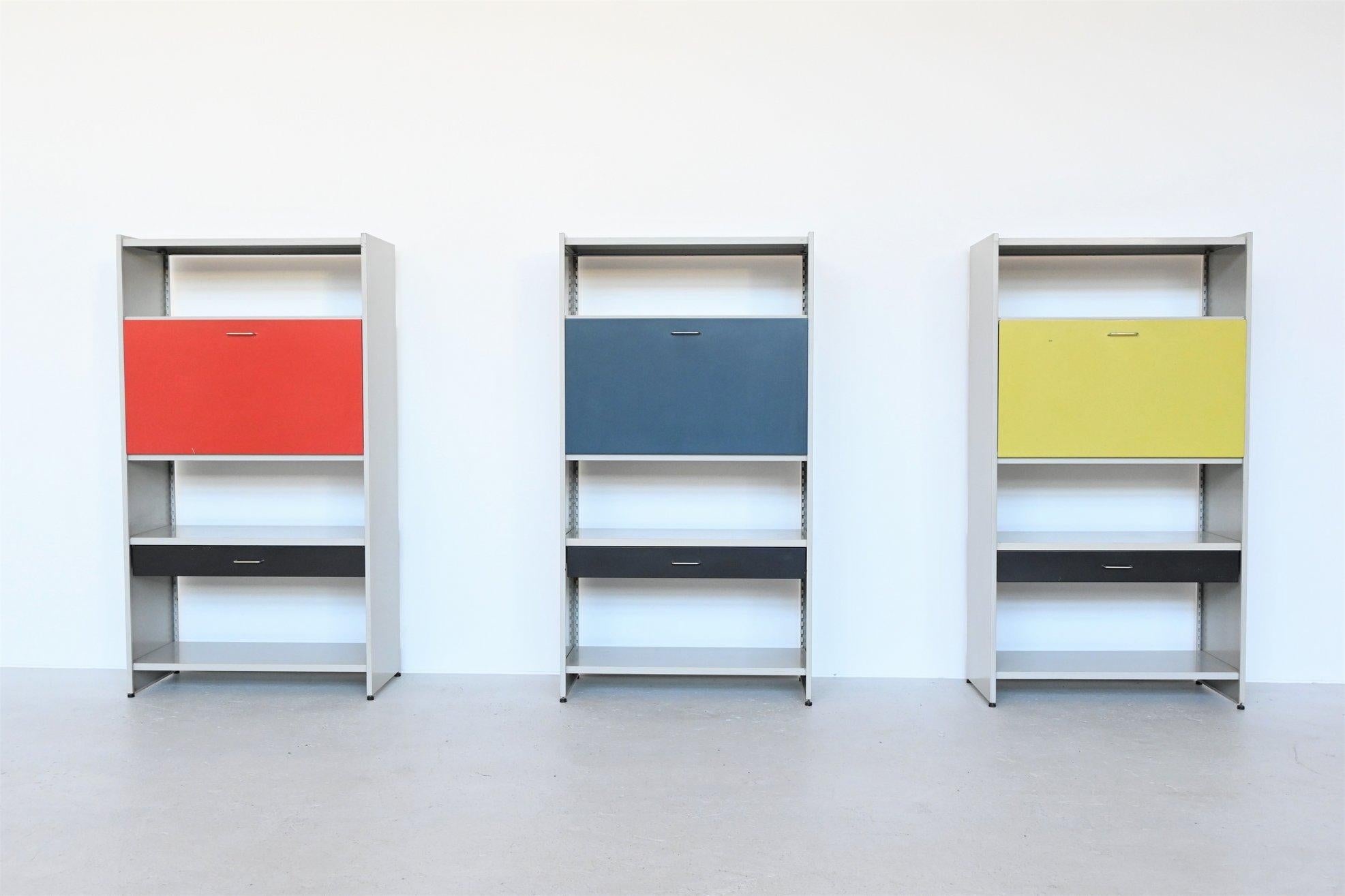 Very nice secretary cabinets from the famous 5600 modular series designed by Andre Cordemeijer and manufactured by Gispen Culemborg, The Netherlands, 1962. These cabinets are one of the many options we could build. It’s a very nice functional piece