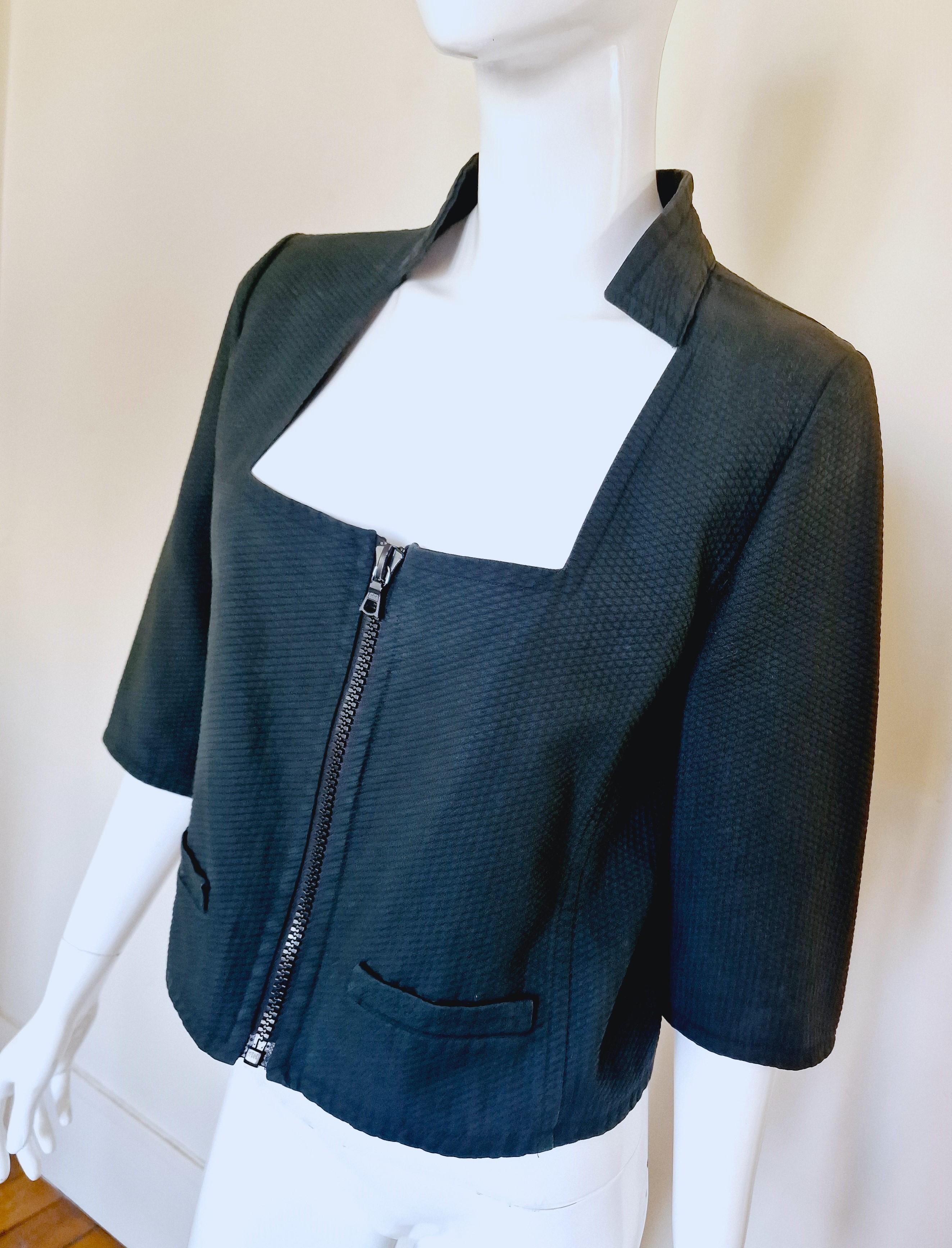 Crop top/jacket by André Courrèges!
Square neck. 
Big zipper.
There is a matching dress, it is sold separatly!
100% cotton.

VERY GOOD condition!

SIZE
X-Large.
Marked size: FR42.
Length: 47 cm / 18.5 inch
Bust: 50 cm / 19.7 inch
Waist: 46 cm / 18.1