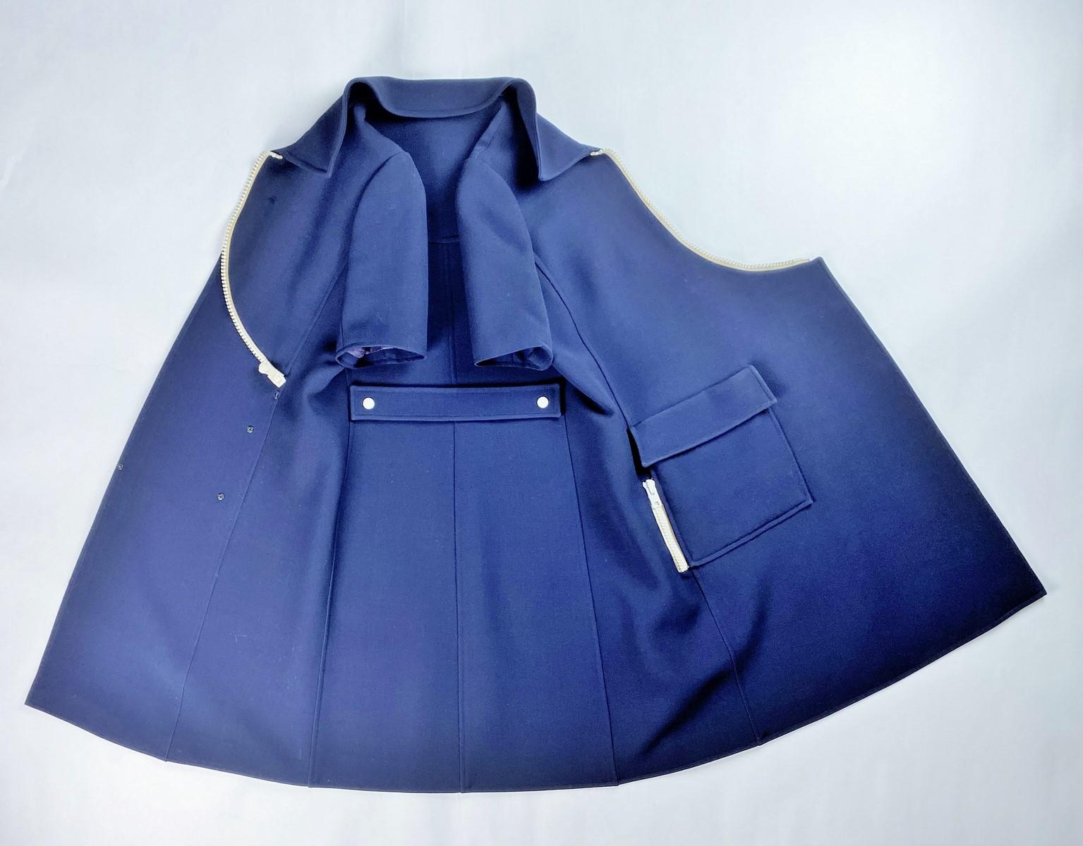 André Courrèges Haute Couture dress in navy jersey with white zips Circa 1970 For Sale 8
