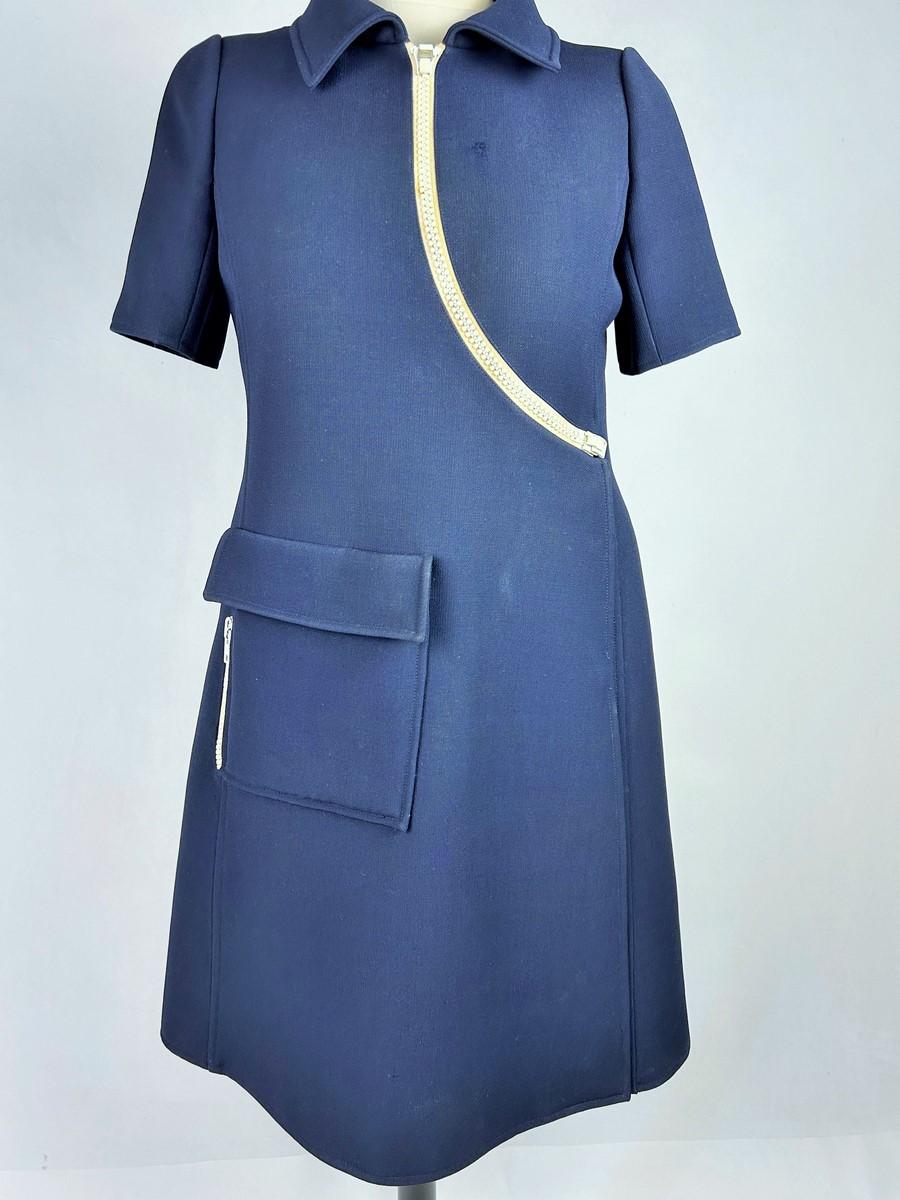 André Courrèges Haute Couture dress in navy jersey with white zips Circa 1970 In Fair Condition For Sale In Toulon, FR