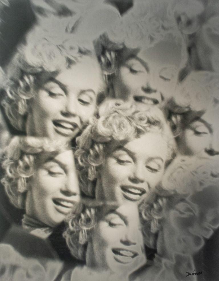 Andre de Dienes (1913-1985) Marilyn Monroe Montage, einmaliger Gelatinesilberabzug, um 1953, signiert unten rechts, Stempel des Fotografen auf dem Abzug verso und Label der Galerie Michael Hoppen auf dem Rahmen verso, mit Ankaufsunterlagen von 2002.