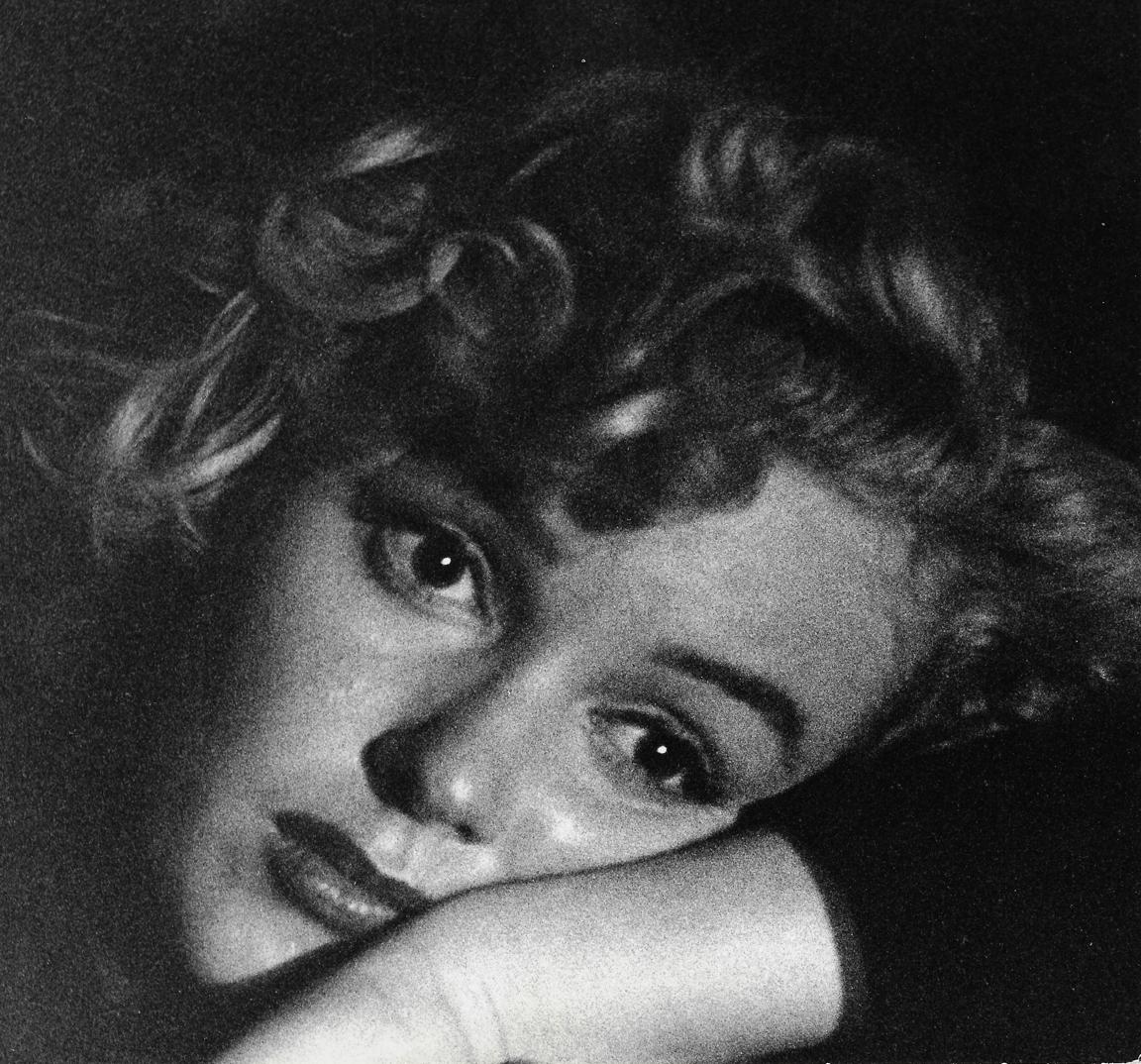 Black and White Photograph di Andre de Dienes - Marilyn Monroe (Uno studio sulla tristezza)