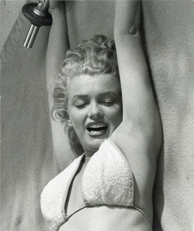 Andre De Dienes Marilyn Monroe Left Leg Up Oversized Vintage Print andre-de-dienes-marilyn-monroe-left-leg-up-oversized-vintage-print