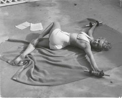 Marilyn Monroe sur la terrasse de son bungalow à l'hôtel Bel Air, à Los Angeles
