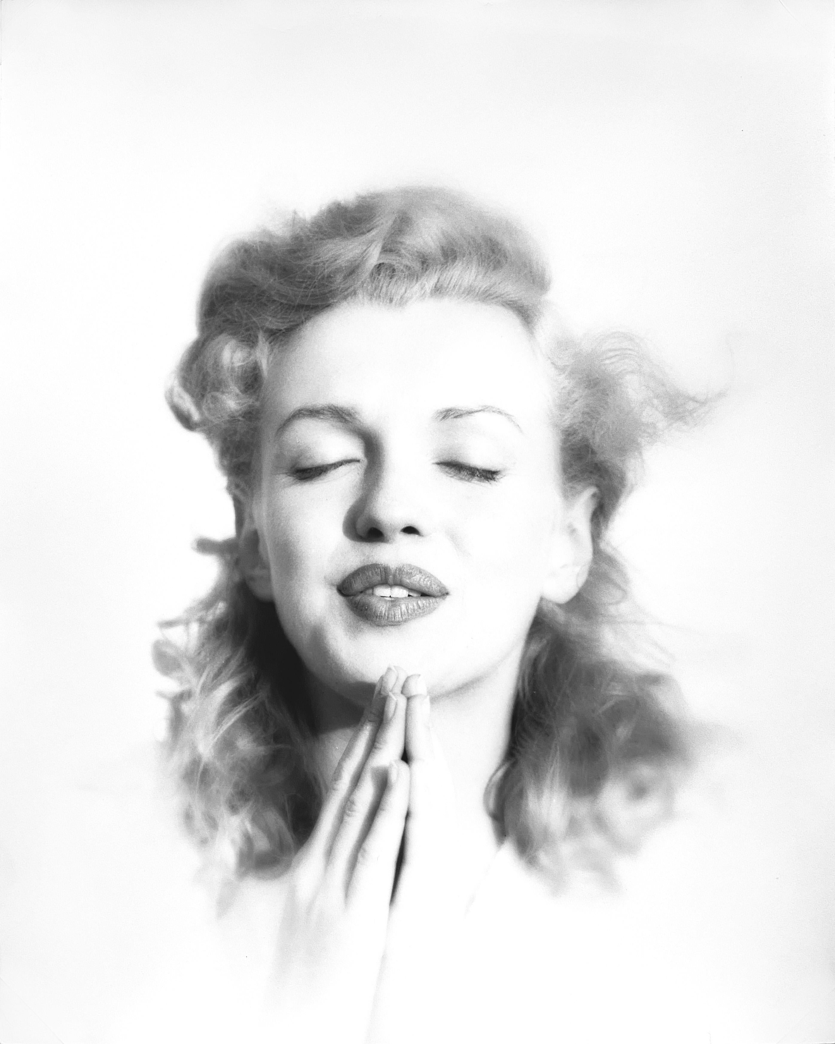 Marilyn Monroe, Tobay Beach, New York, 1949 – Photograph von Andre de Dienes