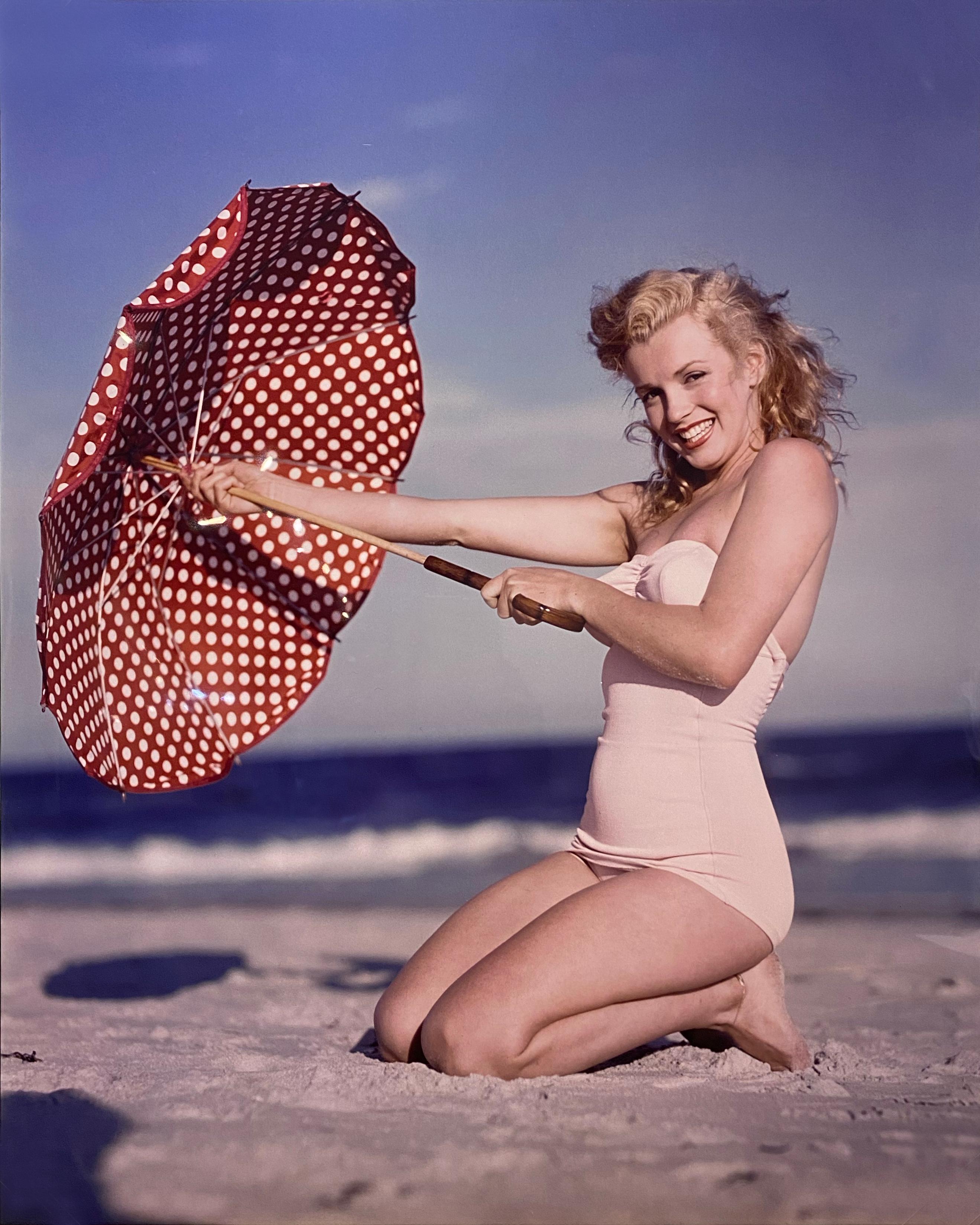 Marilyn Monroe, Tobay Beach, Nueva York, 1949 - Photograph de Andre de Dienes