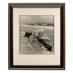 Marilyn Monroe par André de Dienes,  ''Joueuse sur la plage'', noir et blanc