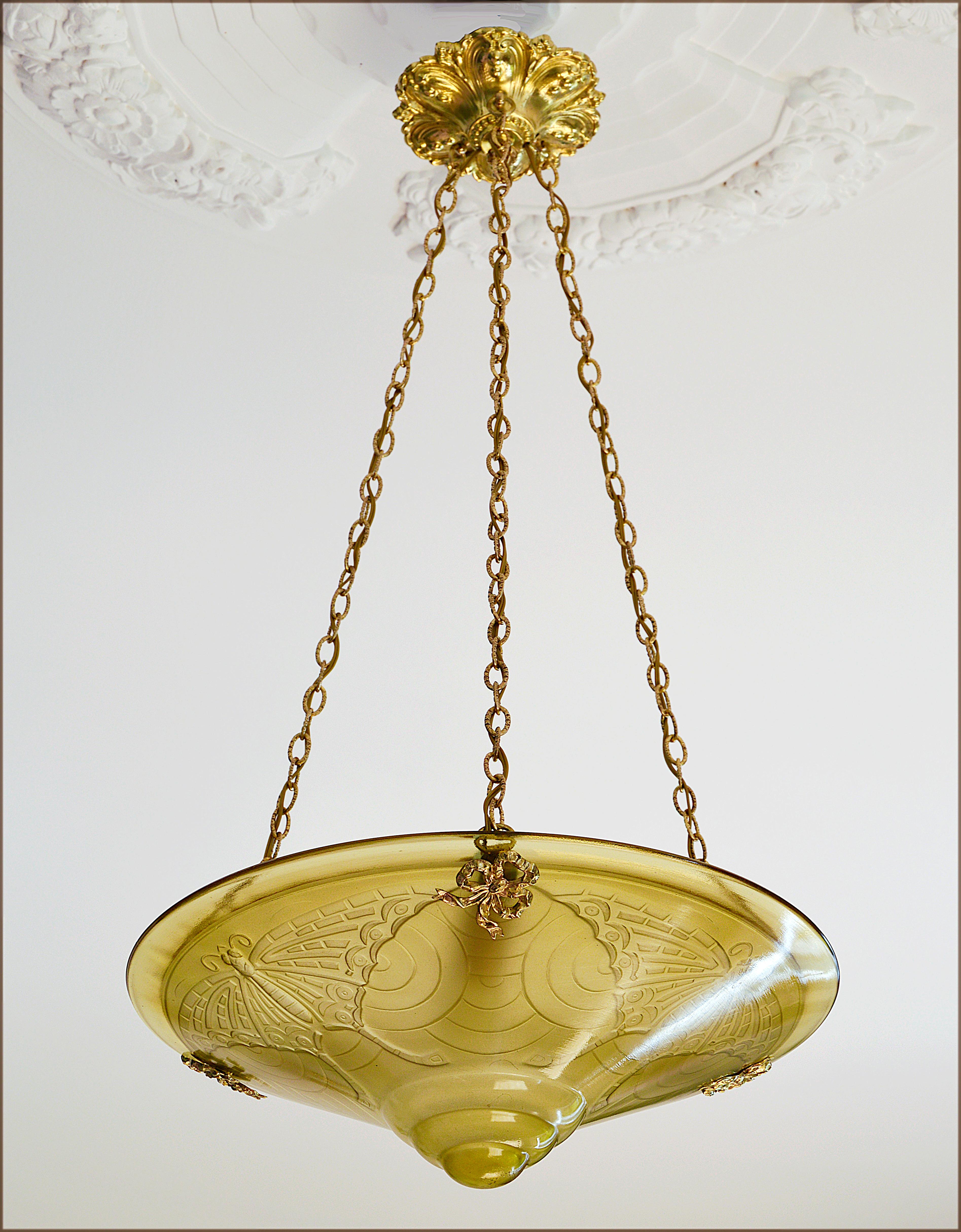 Early 20th Century André Delatte French Art Deco Amber Butterfly Pendant Chandelier, Late 1920s