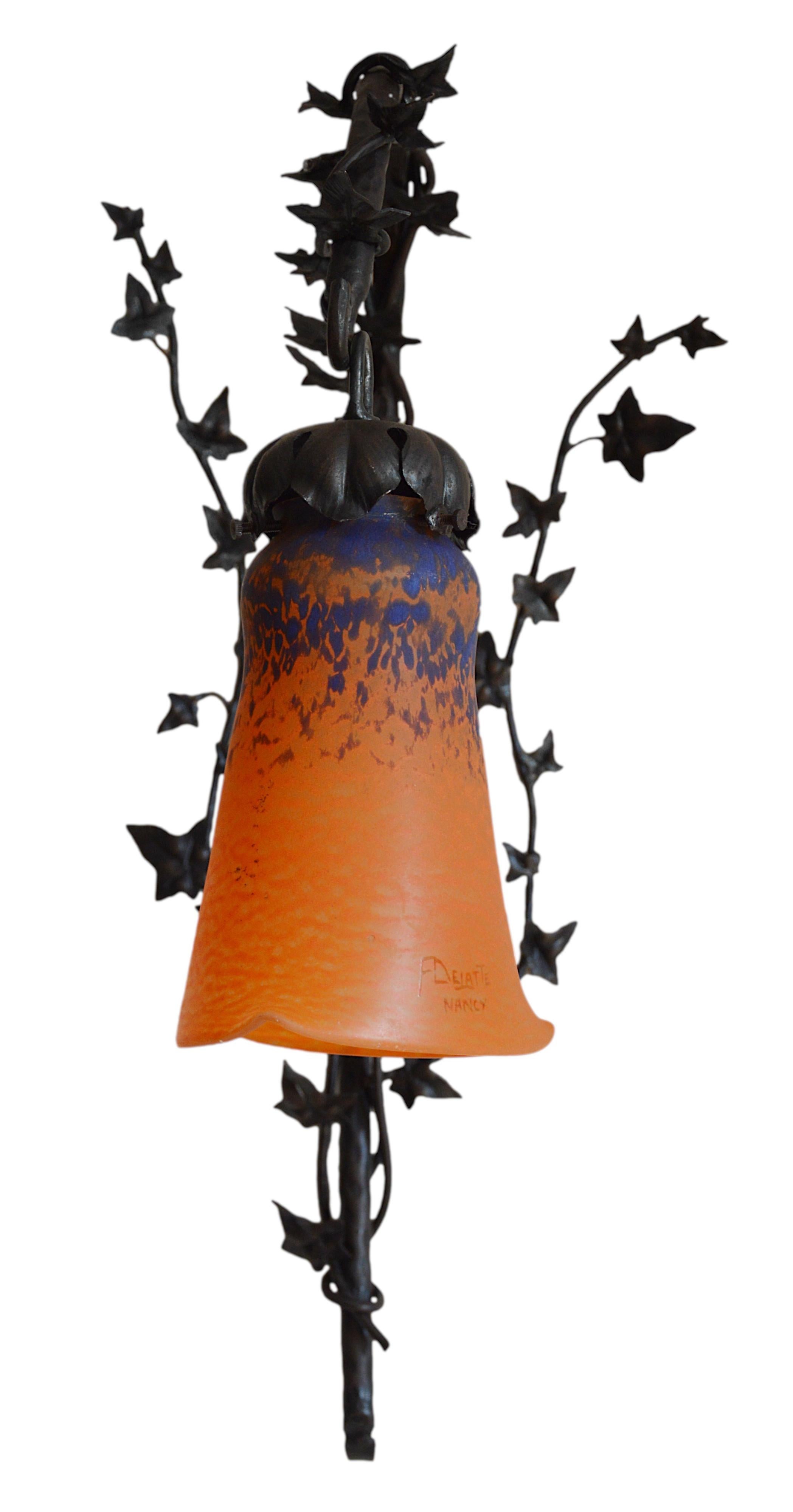 Andre Delatte Large French Art Deco Ivy Wall Sconce, 1920 In condizioni ottime in vendita a Saint-Amans-des-Cots, FR