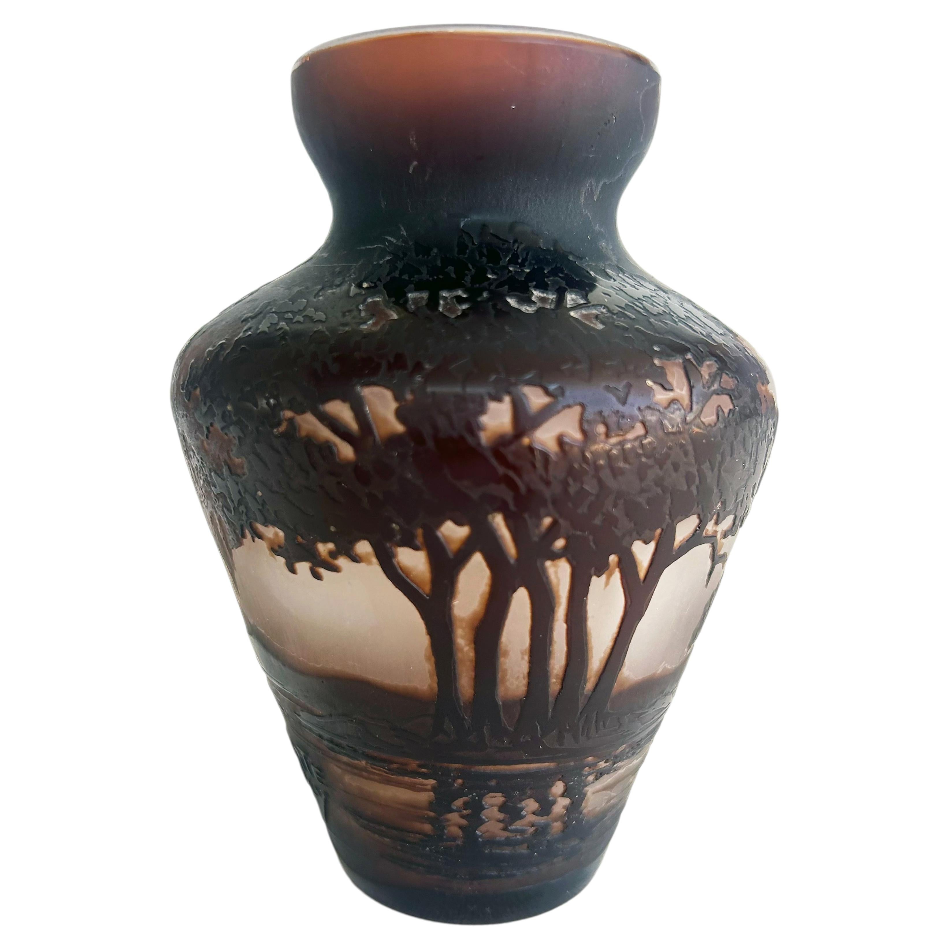 Andre Delatte Nancy Vase aus säuregeätztem Kamee-Glas, Frankreich im Angebot