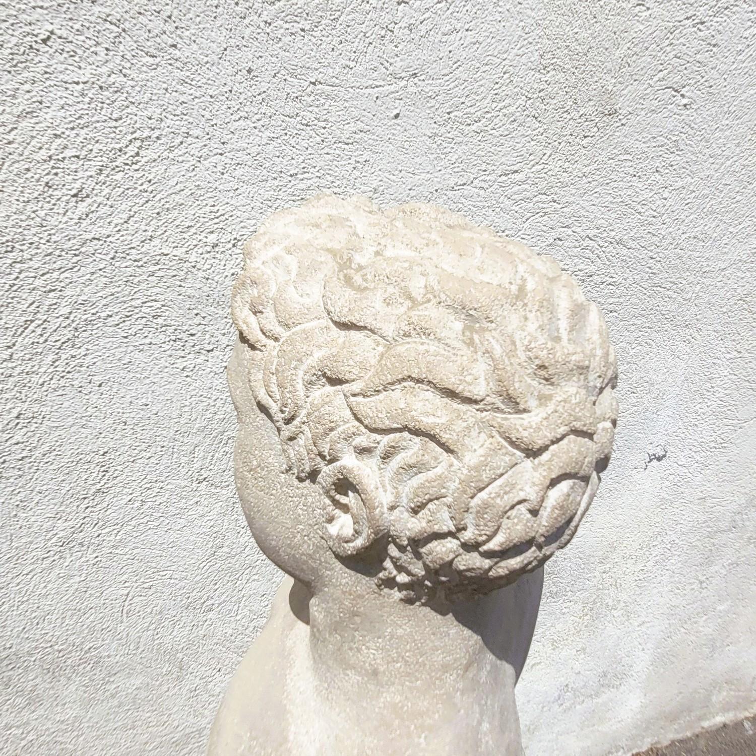 André Deluol, Uomo in piedi, scultura in pietra, XX secolo in vendita 7