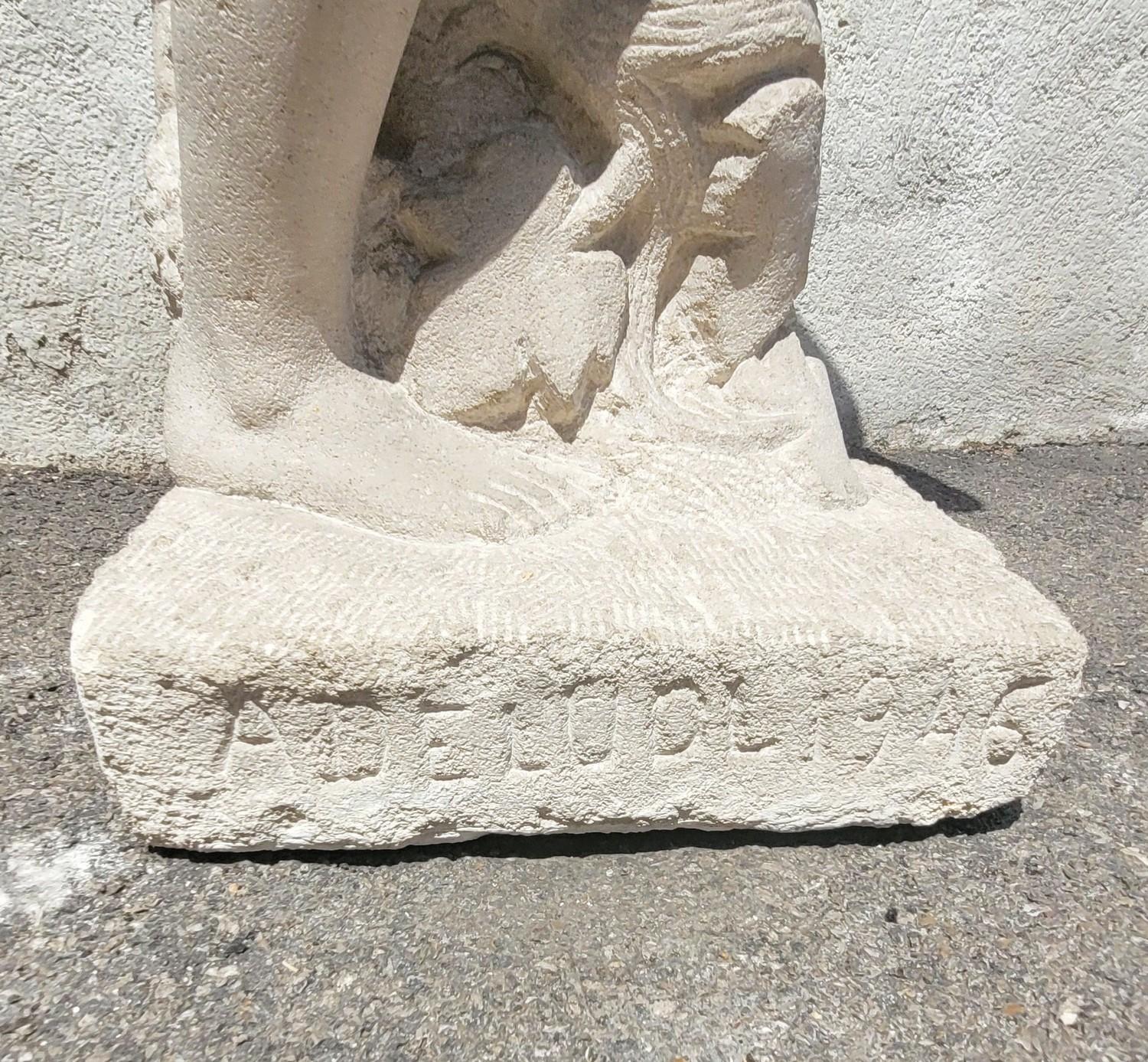 Francese André Deluol, Uomo in piedi, scultura in pietra, XX secolo in vendita