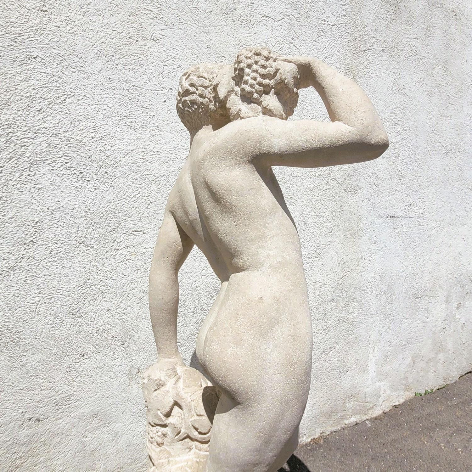 André Deluol, Uomo in piedi, scultura in pietra, XX secolo In condizioni buone in vendita a MARSEILLE, FR