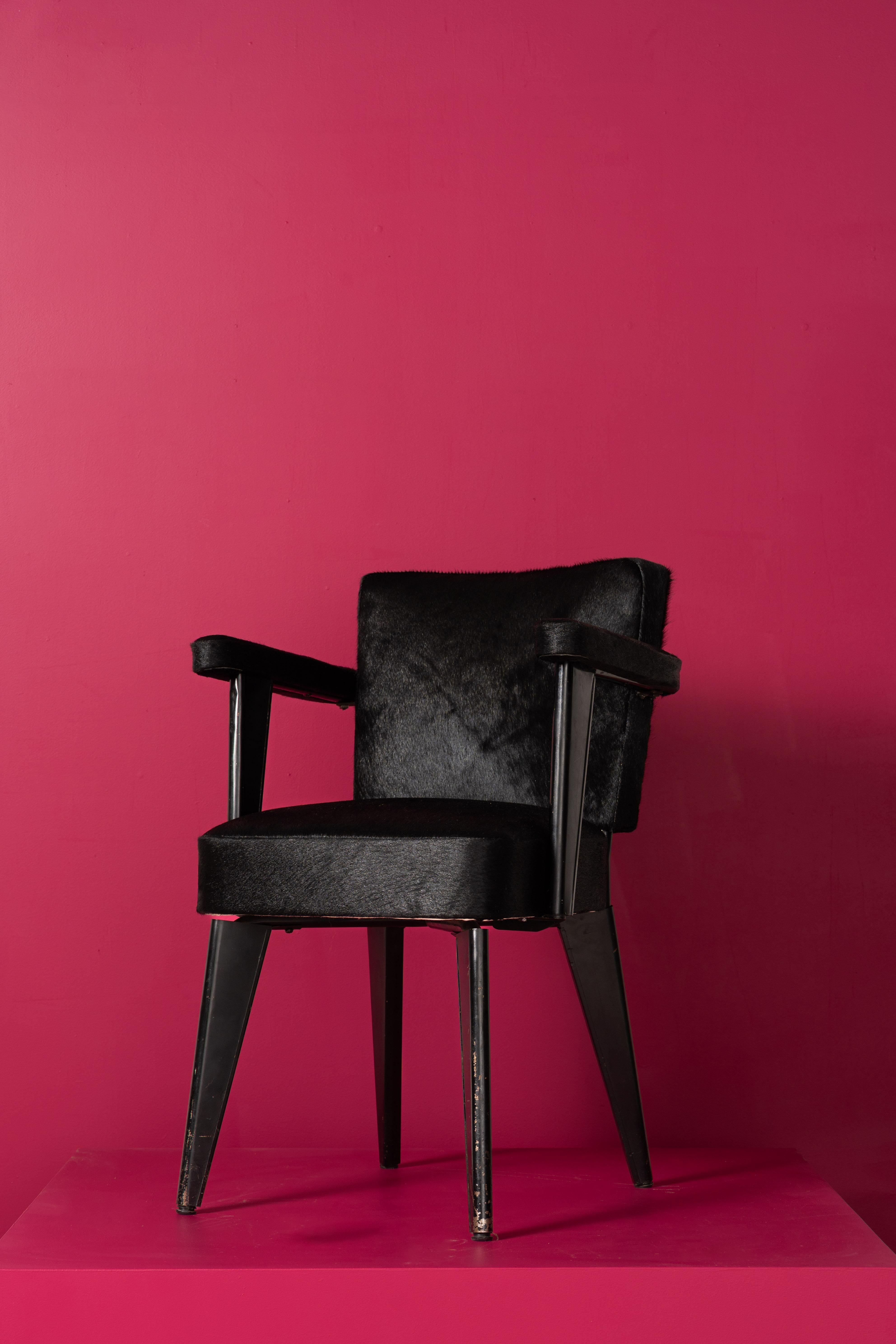 In the early 1920s, as the emerging Art Deco movement was gaining momentum, two young French furniture designers, André Domin and Marcel Genevrière, founded Maison Dominique. Their creations—including armchairs, coffee tables, sideboards, and other