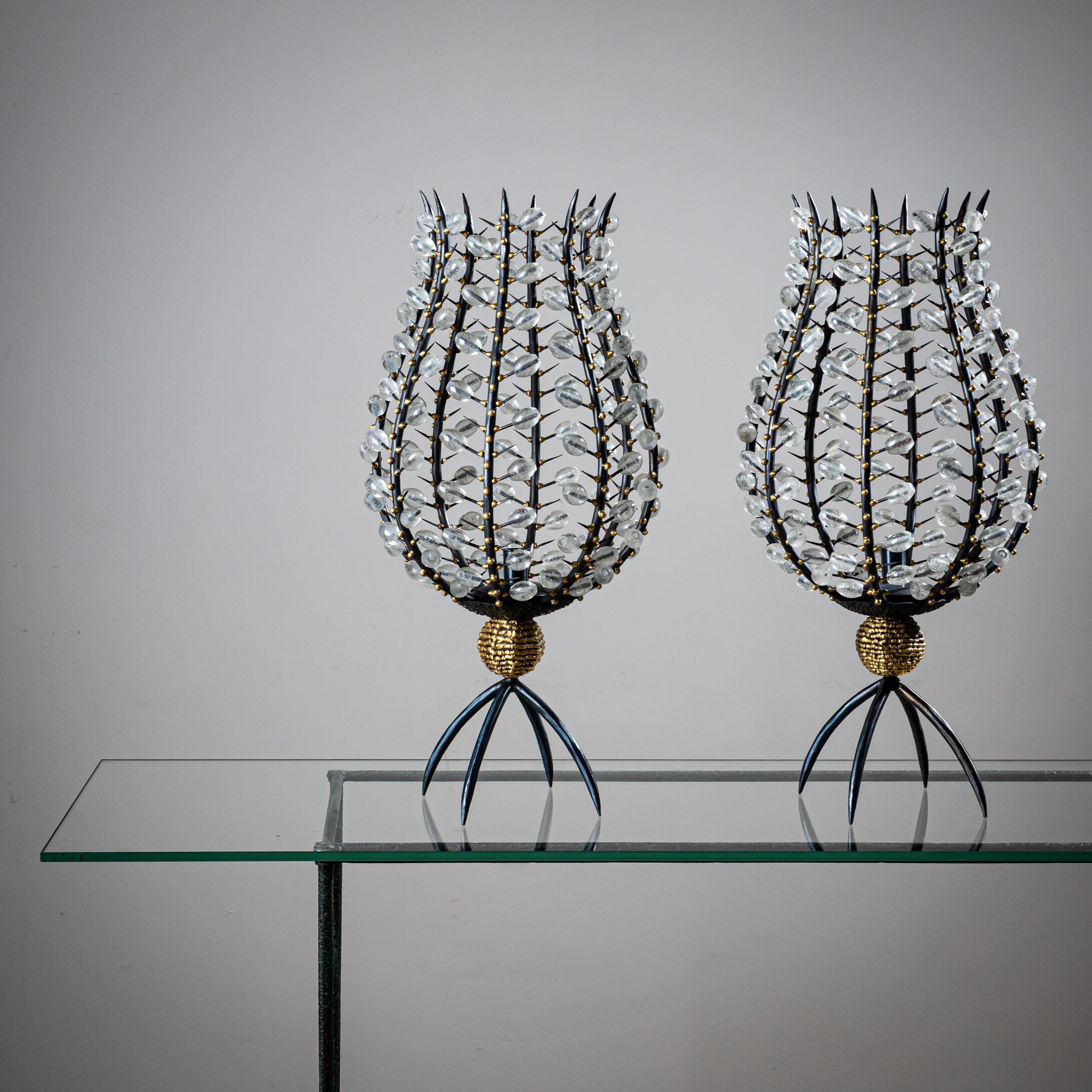 Teilweise vergoldetes Schmiedeeisen und Glasperlen. Literatur: Jean Louis Gaillemin: André Dubreuil - Poète du Fer, Editions Norma, Paris 2006, S. 4, Kat.-Nr. 46.