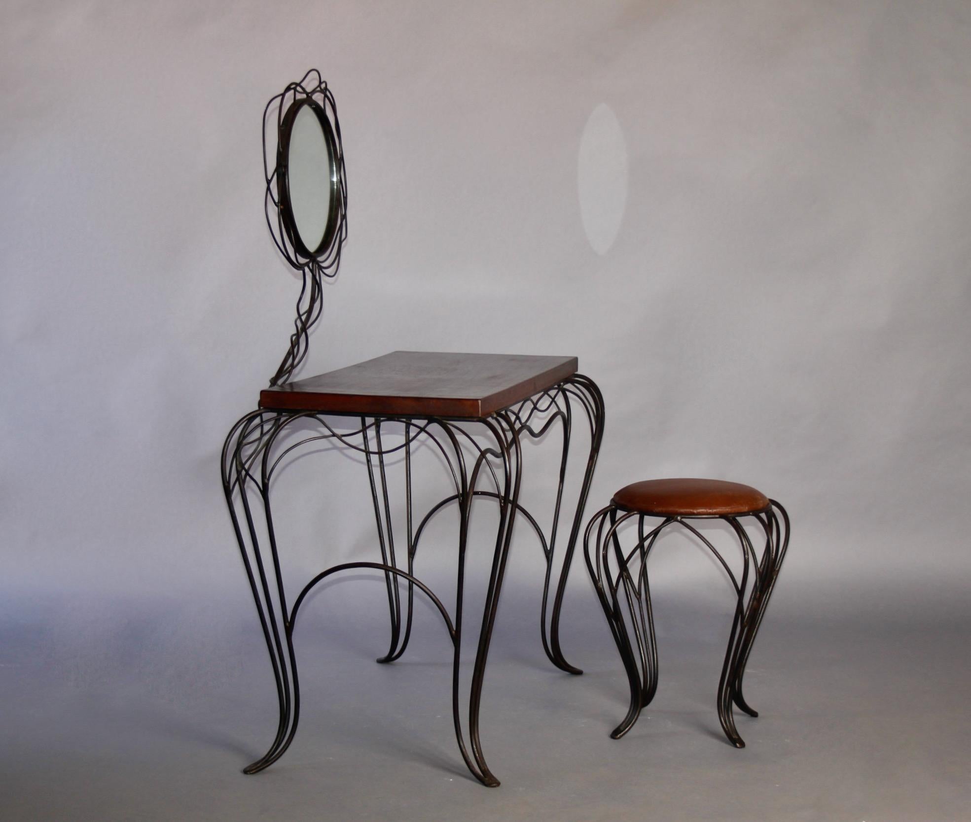 Coiffeuse en bois et métal de style Andre Dubreuil en vente 4