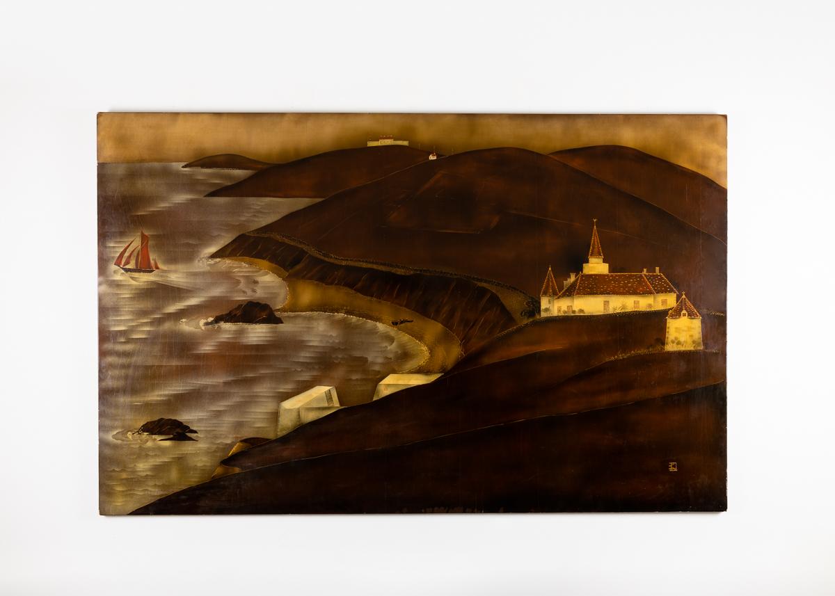 This grand, sepia toned lacquer panel depicts a scene off the coast of Normandy. Recreated from an elevated perspective, the scene a boat a-sail, a great church and waves crashing up on the rocky, verdant shore. 

Labeled on verso: Envoi de M