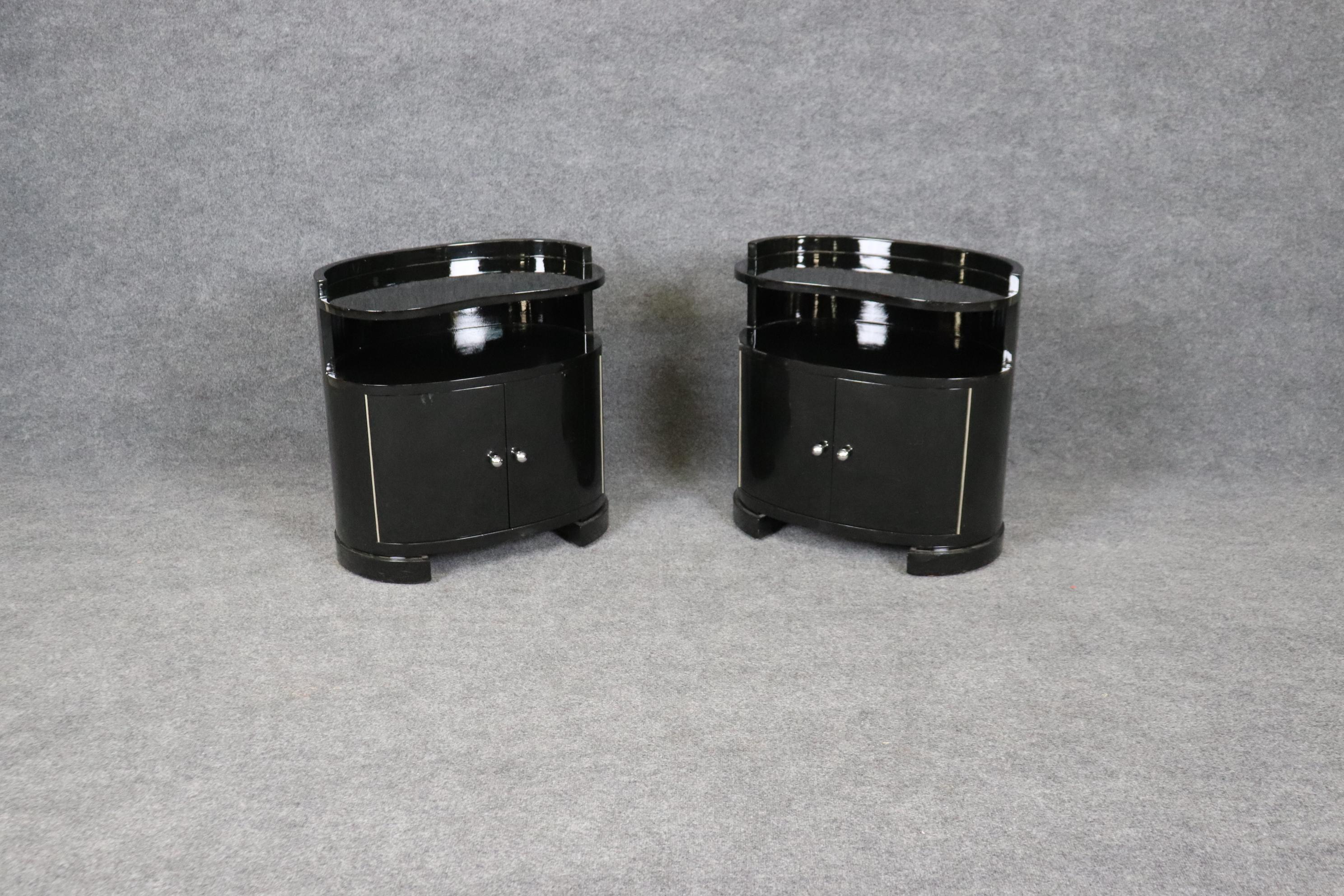 Andre Frechet Ebonized French Art Deco Black Lacquer Nightstands 1930 In Good Condition For Sale In Swedesboro, NJ
