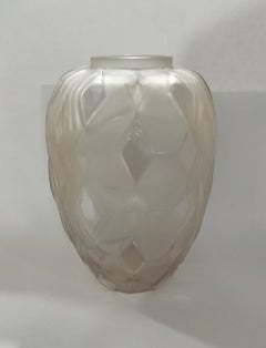 André Hunebelle & Roger Cogneville, Art Deco Losanges Blumenvase aus Pressglas