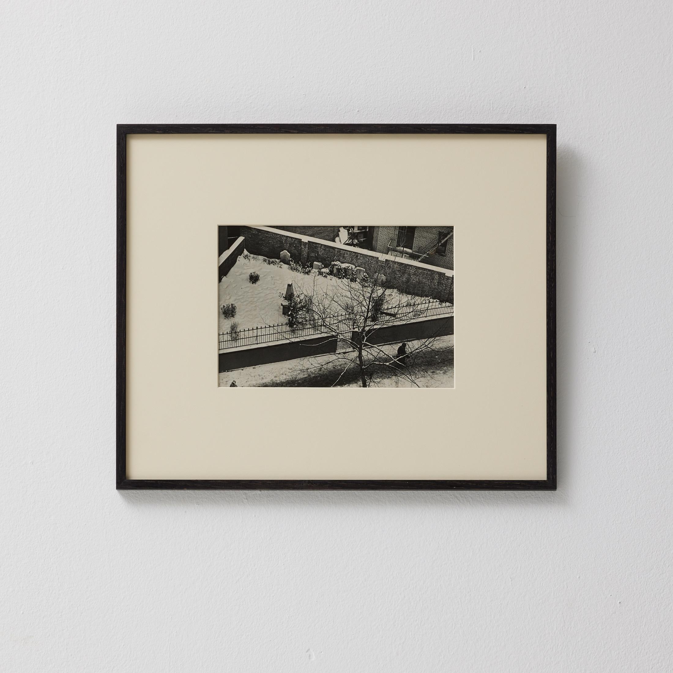 Andre Kerstesz Photographie

André Kertész (1894-1985)
Kertesz est un photographe d'origine hongroise qui se distingue par la composition obsédante de ses photographies et par ses efforts précoces pour développer l'essai photographique. De son