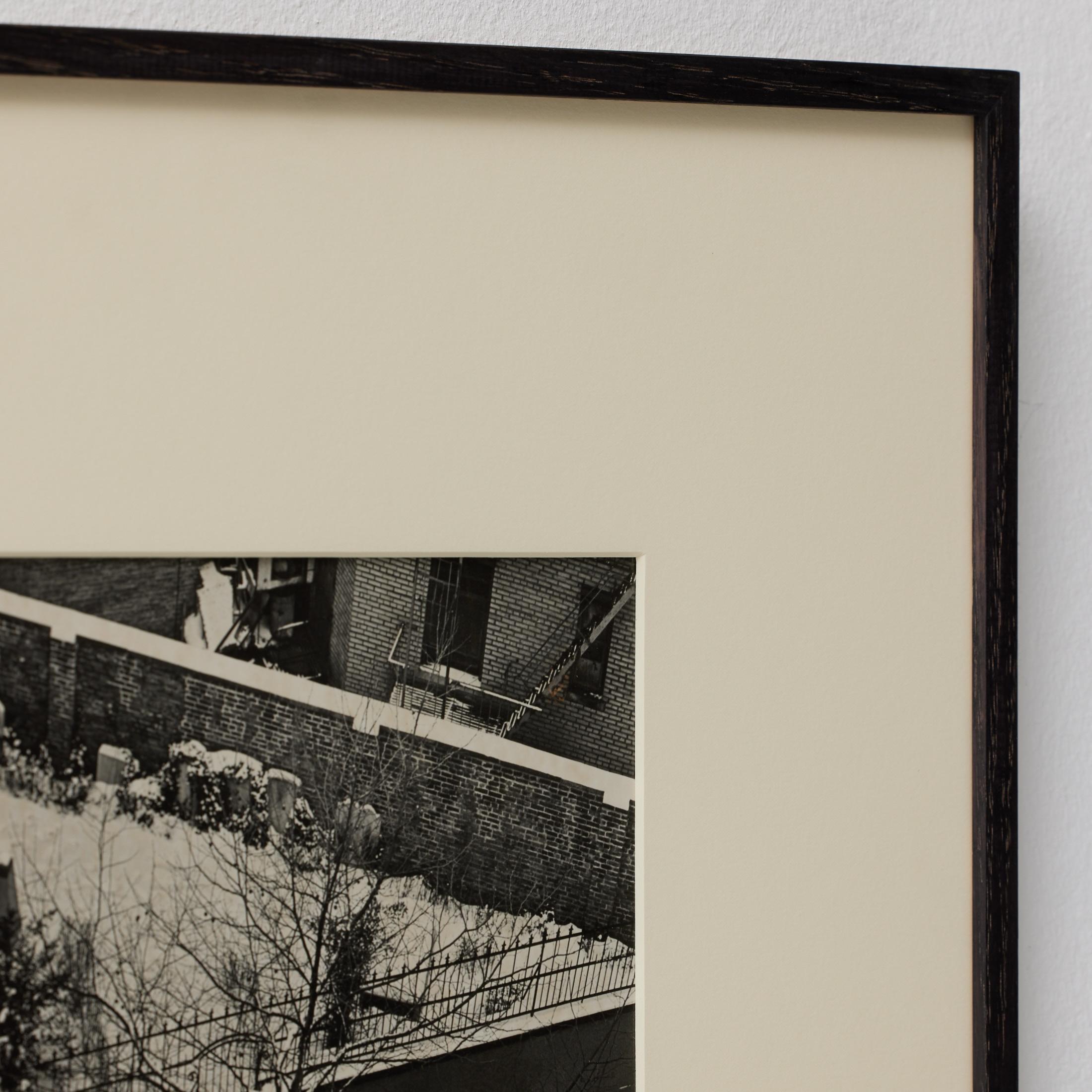 Milieu du XXe siècle Andre Kerstesz Photographie encadrée et tamponnée en noir et blanc en vente