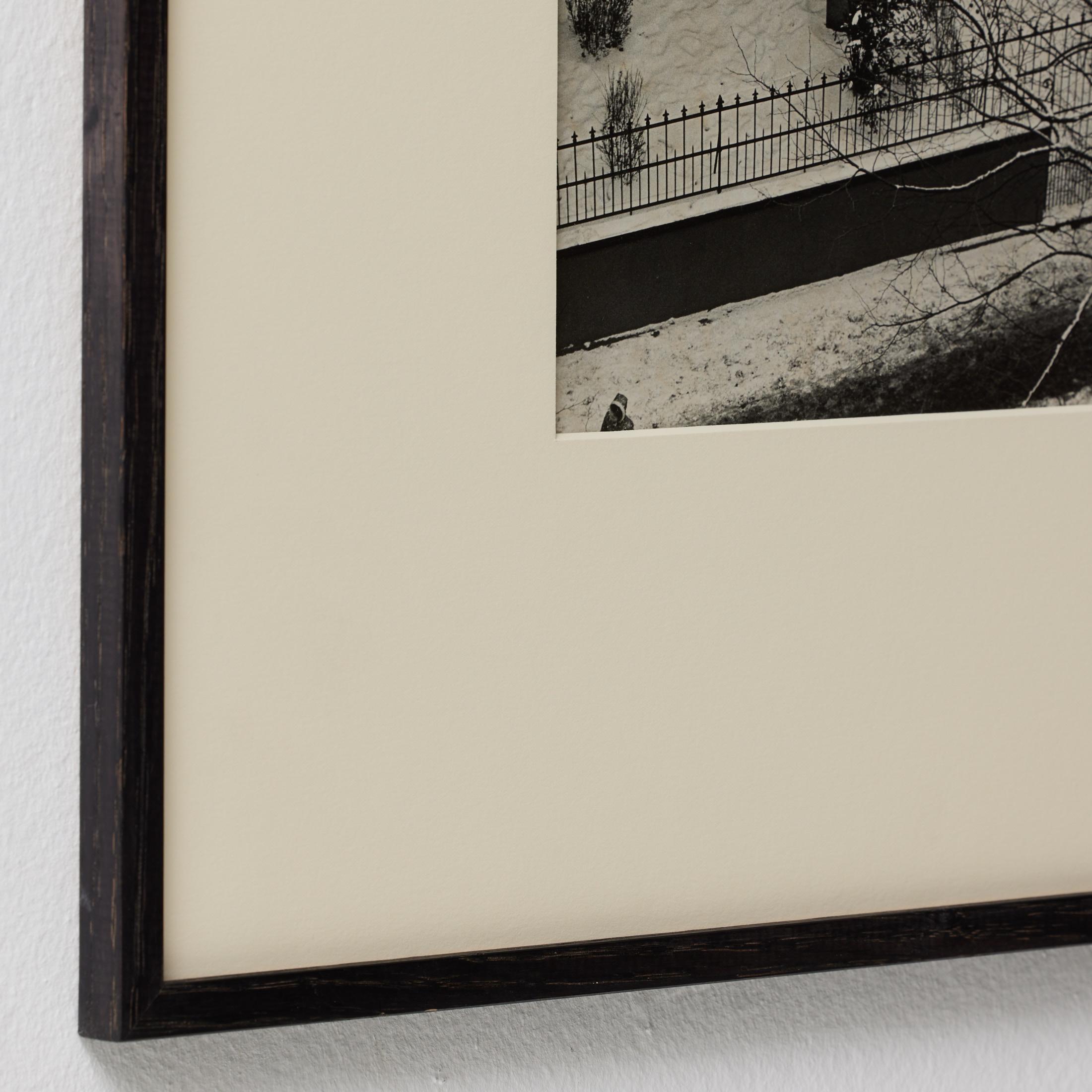 Papier Andre Kerstesz Photographie encadrée et tamponnée en noir et blanc en vente