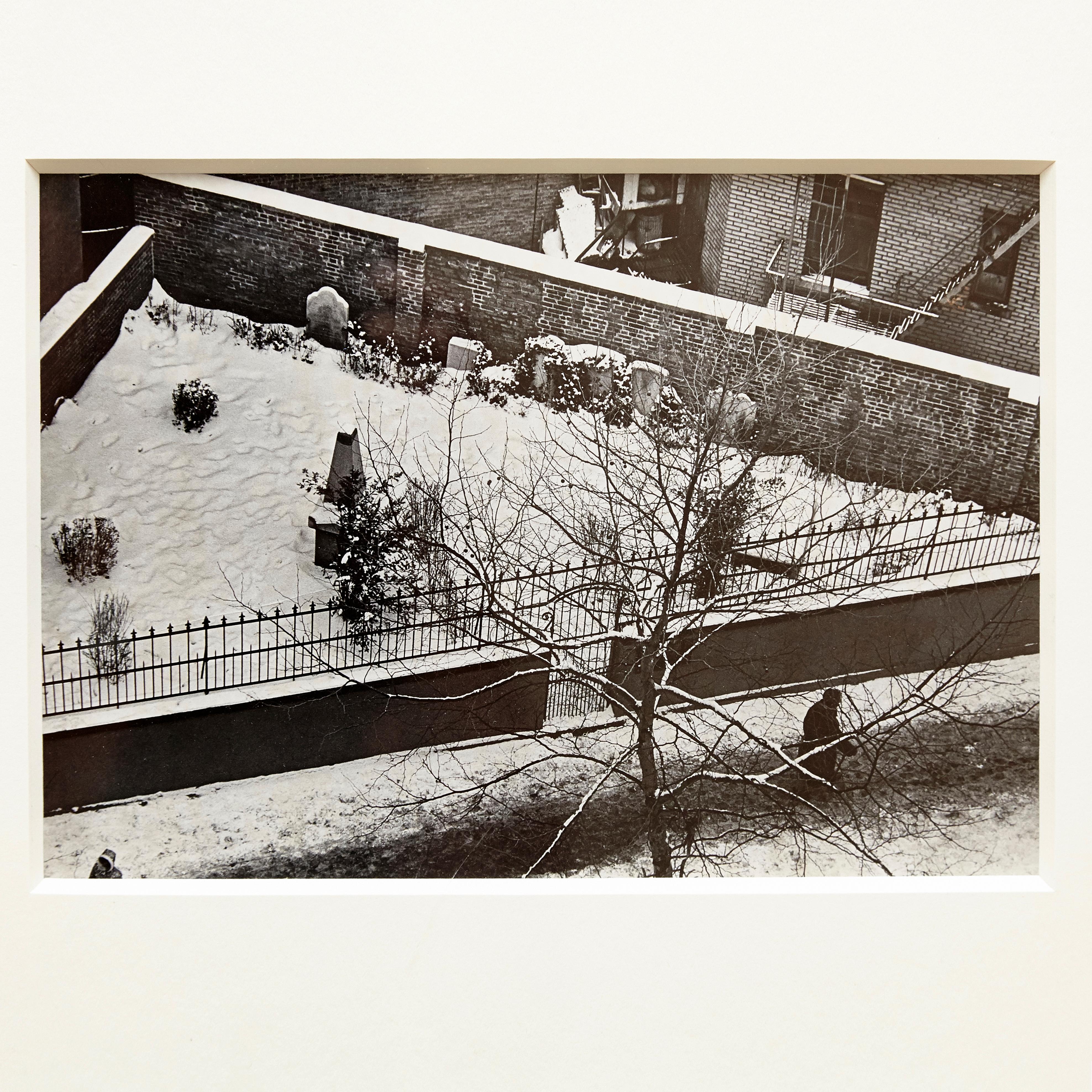 Andre Kerstesz Photography

30 x 22 whitout frame
47,5 x 41 x 3 cm Framed

André Kertész (1894 -1985)
Kertesz as a Hungarian-born photographer distinguished by haunting composition in his photographs and by his early efforts in developing the photo