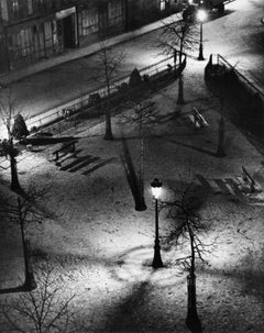 Montparnasse, Square Jolivet, 1926 - Andre Kertesz (Schwarz-Weiß-Fotografie)