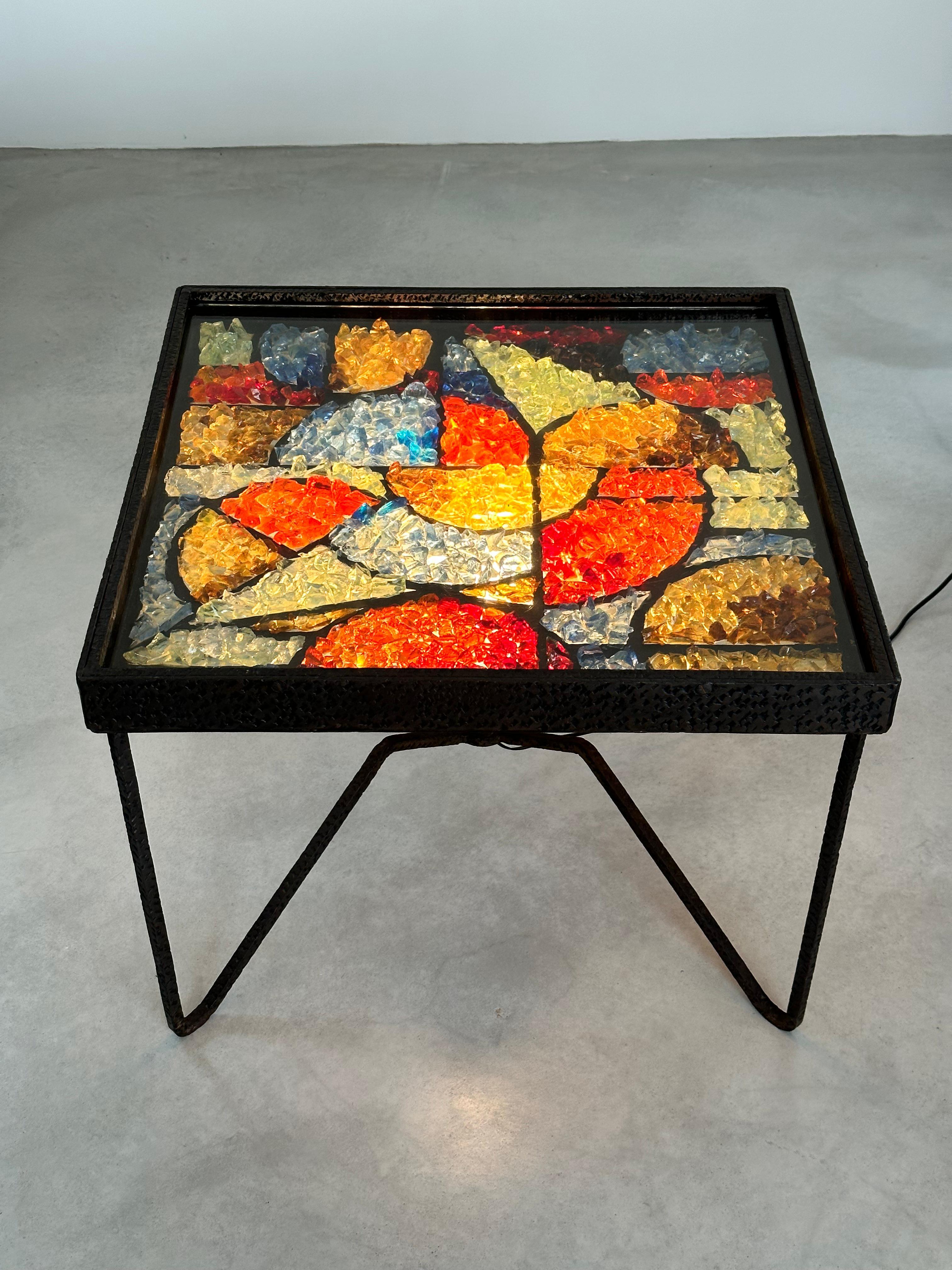 Arts and Crafts André Kulesza Architecte. Table lumineuse unique, fer forgé, cristaux de verre des années 1960 en vente