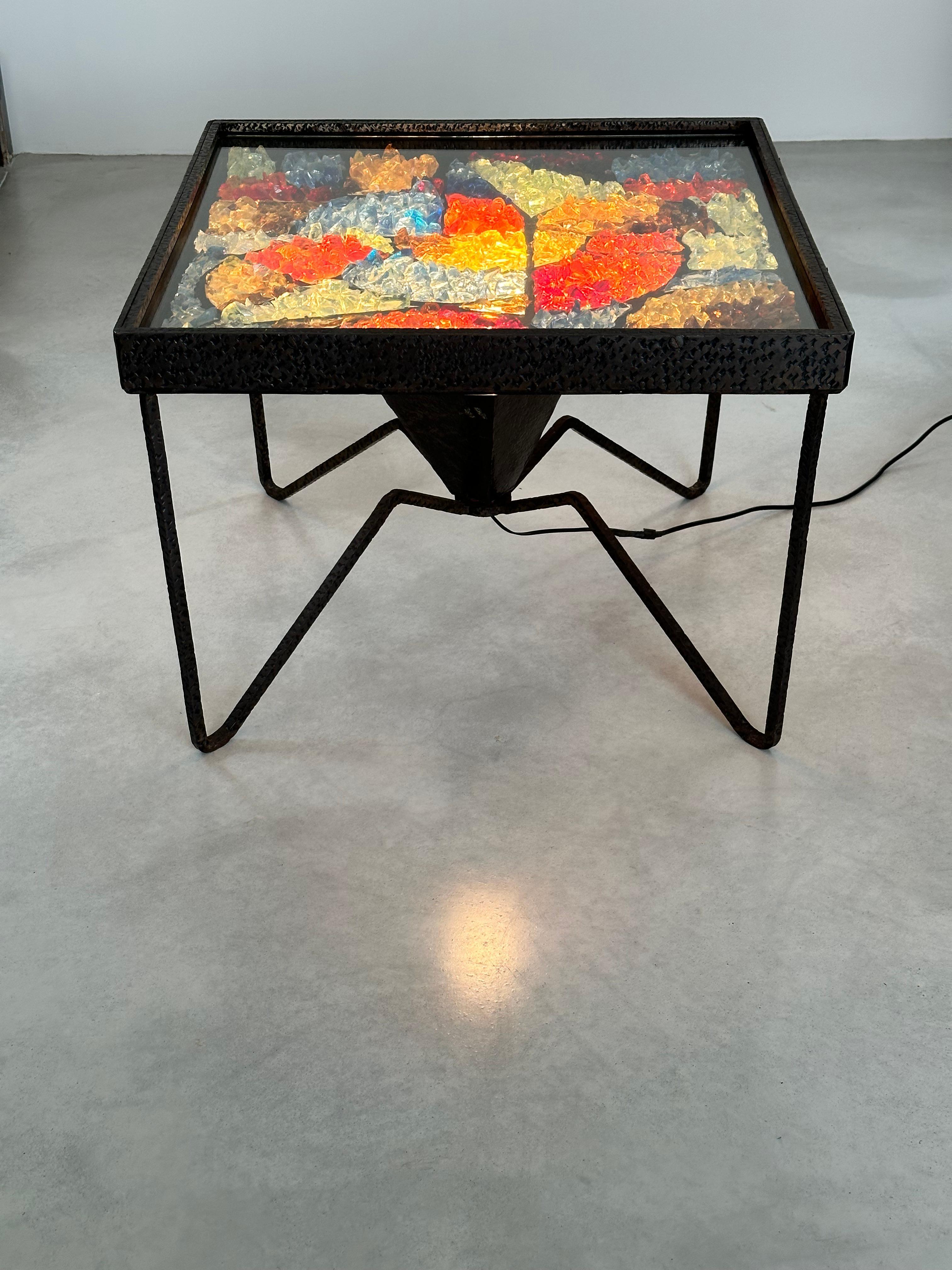Français André Kulesza Architecte. Table lumineuse unique, fer forgé, cristaux de verre des années 1960 en vente