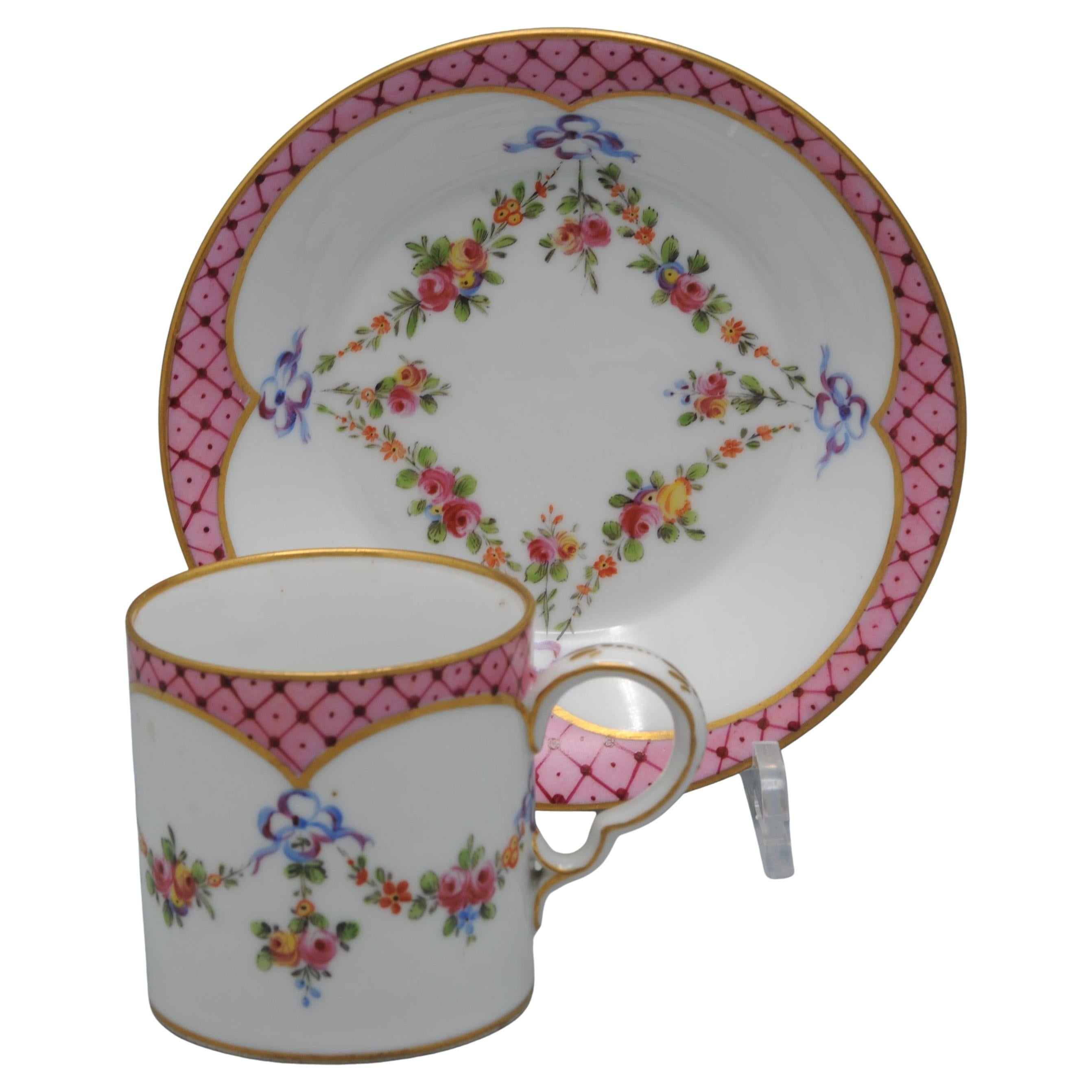 André Leboeuf, Manufacture à la Reine' - Tasse à café et soucoupe 'Litron', fin 18