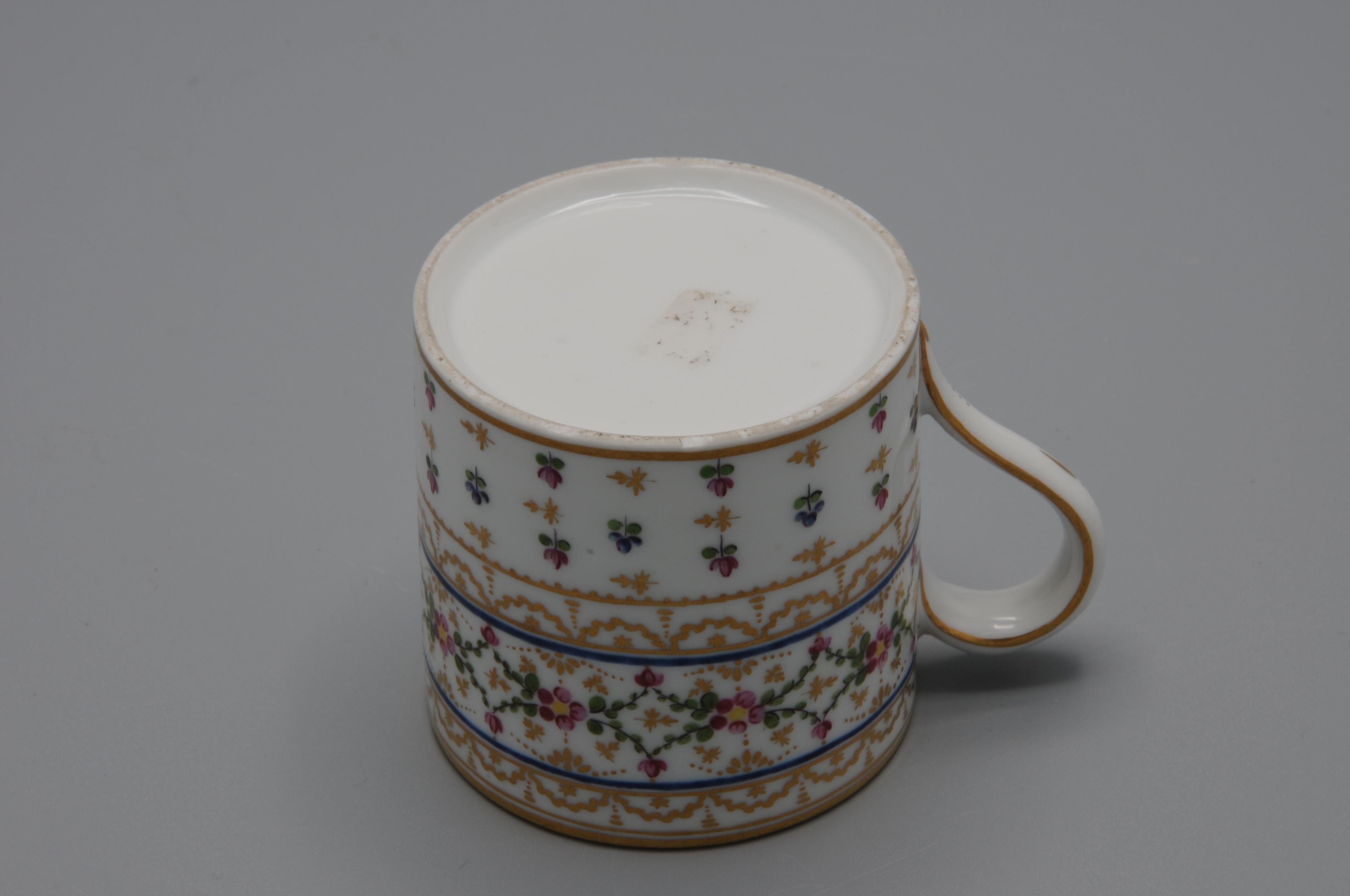 André Leboeuf, Manufacture à la Reine' - Cup and saucer 'Litron', late 18th For Sale 2