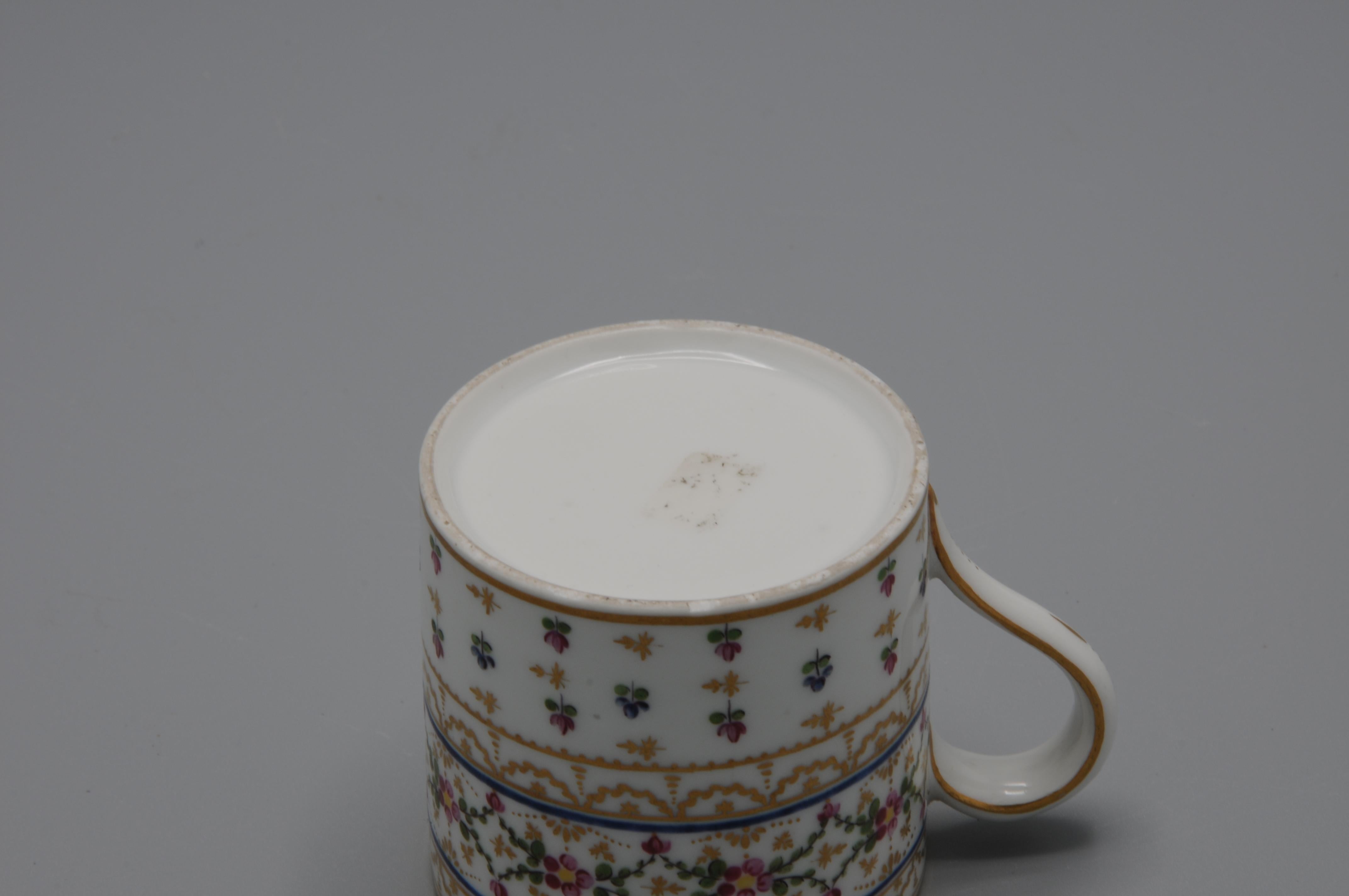 André Leboeuf, Manufacture à la Reine' - Cup and saucer 'Litron', late 18th For Sale 3
